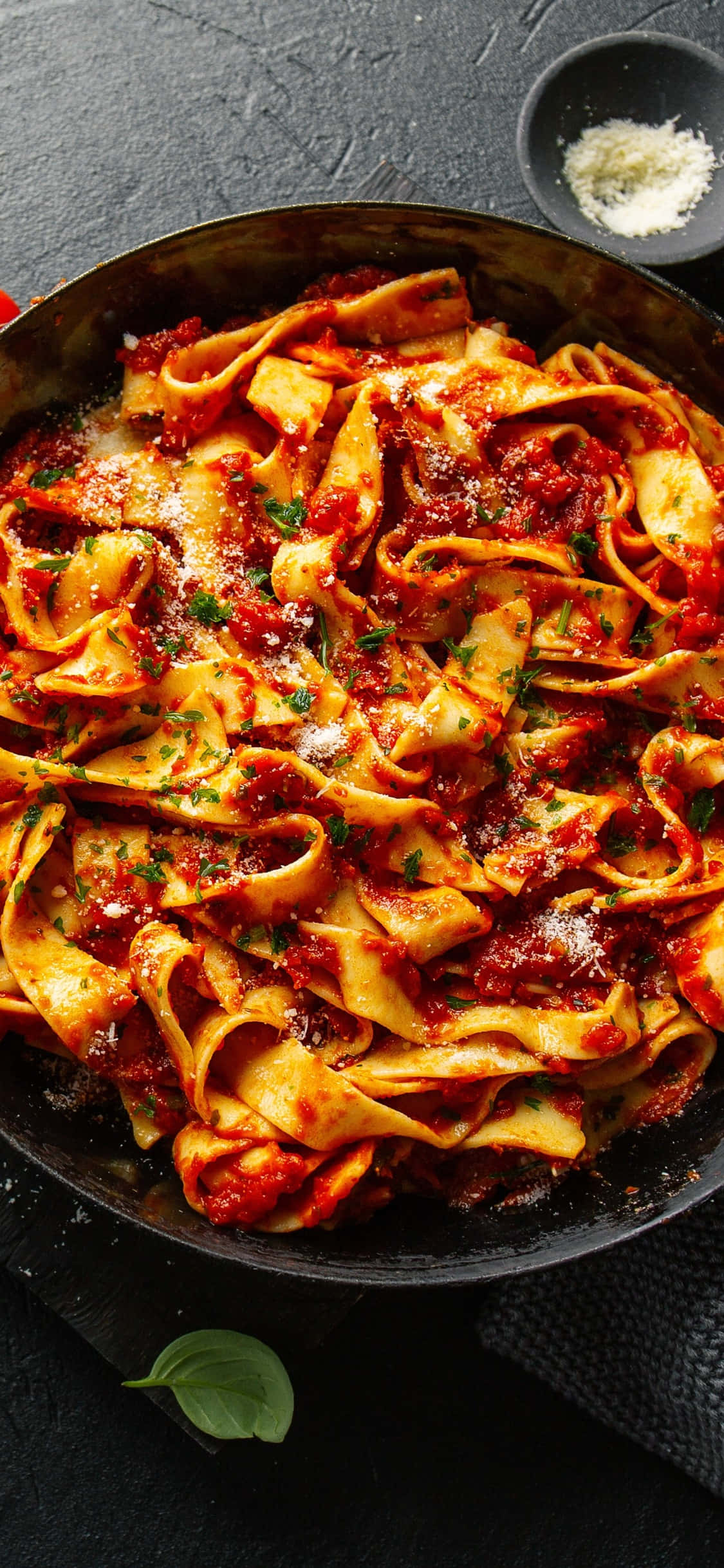 iPhone X Chicken Arrabiata Pasta Background Picha ya Ukuta