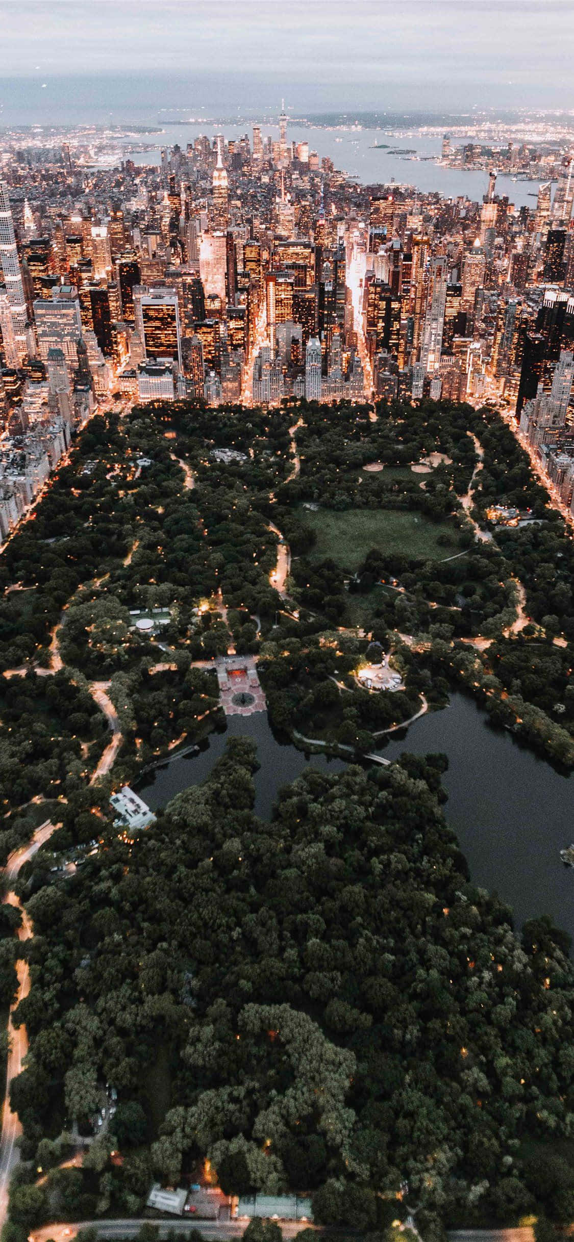 iPhone X katika moyo wa New York Picha ya Ukuta