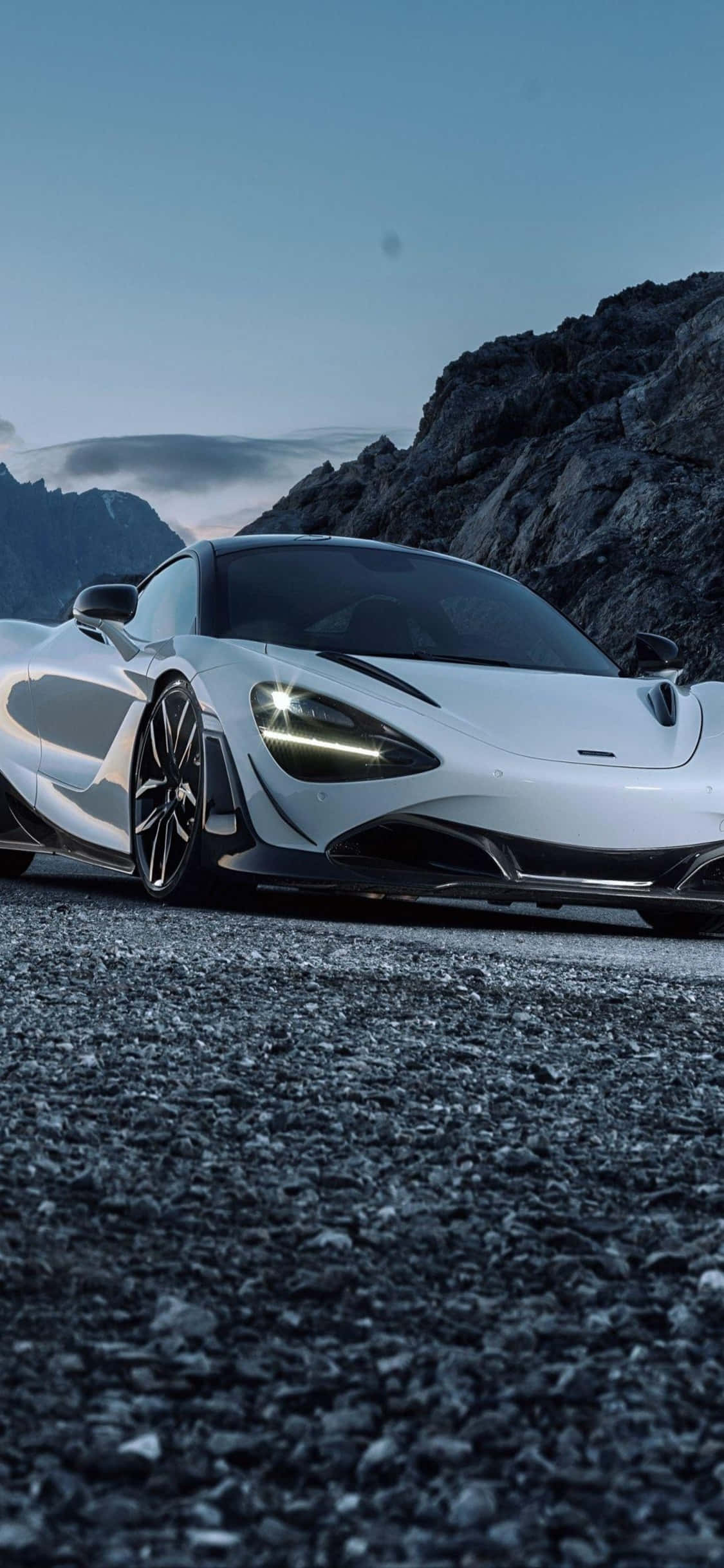 iPhone X Mclaren 720s Barabarani Mlima Picha ya Ukuta