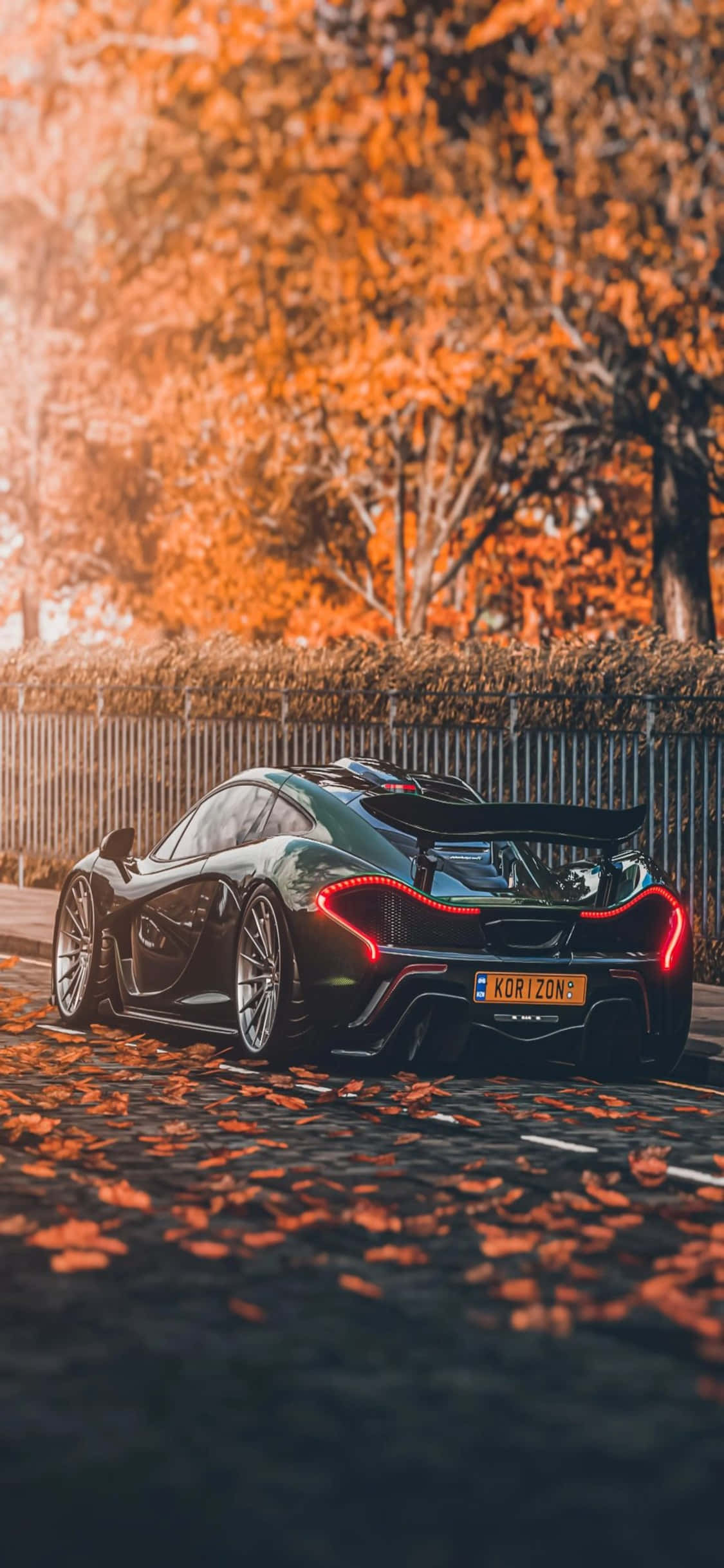 iPhone X Mclaren 720s Latar Wa Autumn Picha ya Ukuta
