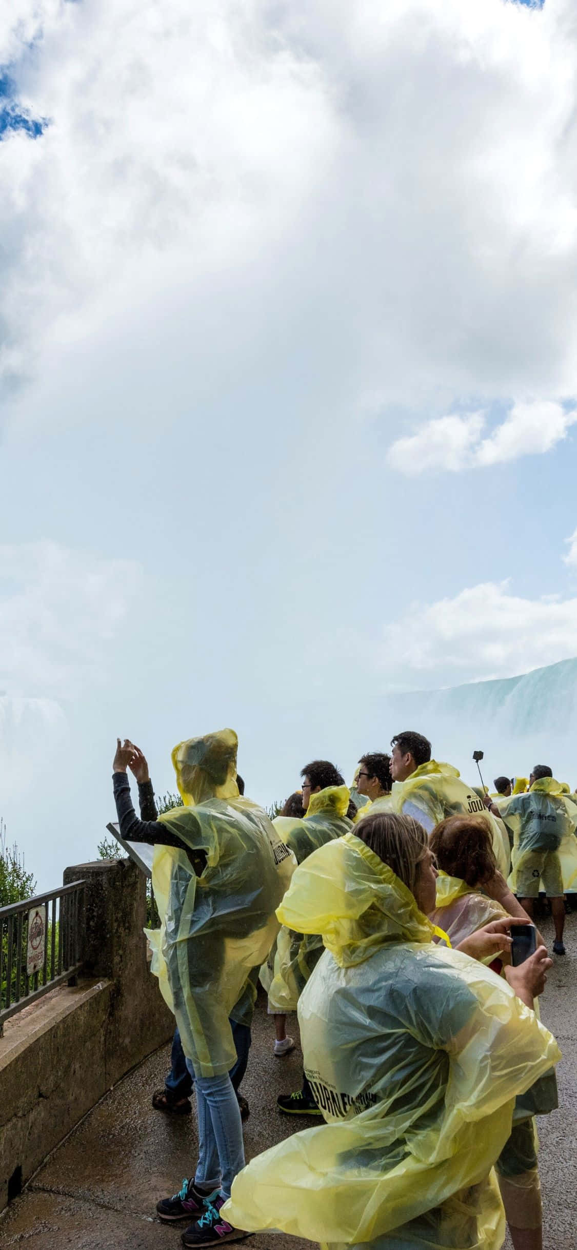 iPhone X Niagara Falls Tourist Background Picha ya Ukuta