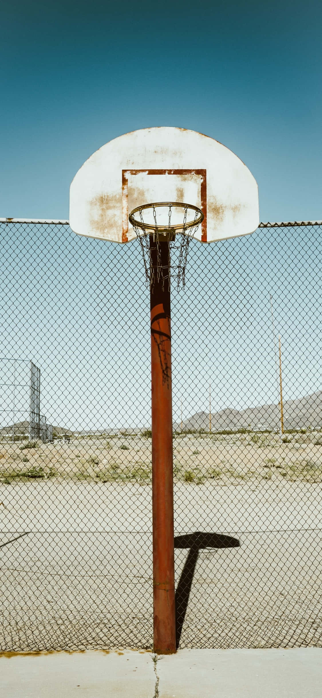 iPhone Xs Mandhari ya Uwanja wa Kale wa Basketball Picha ya Ukuta