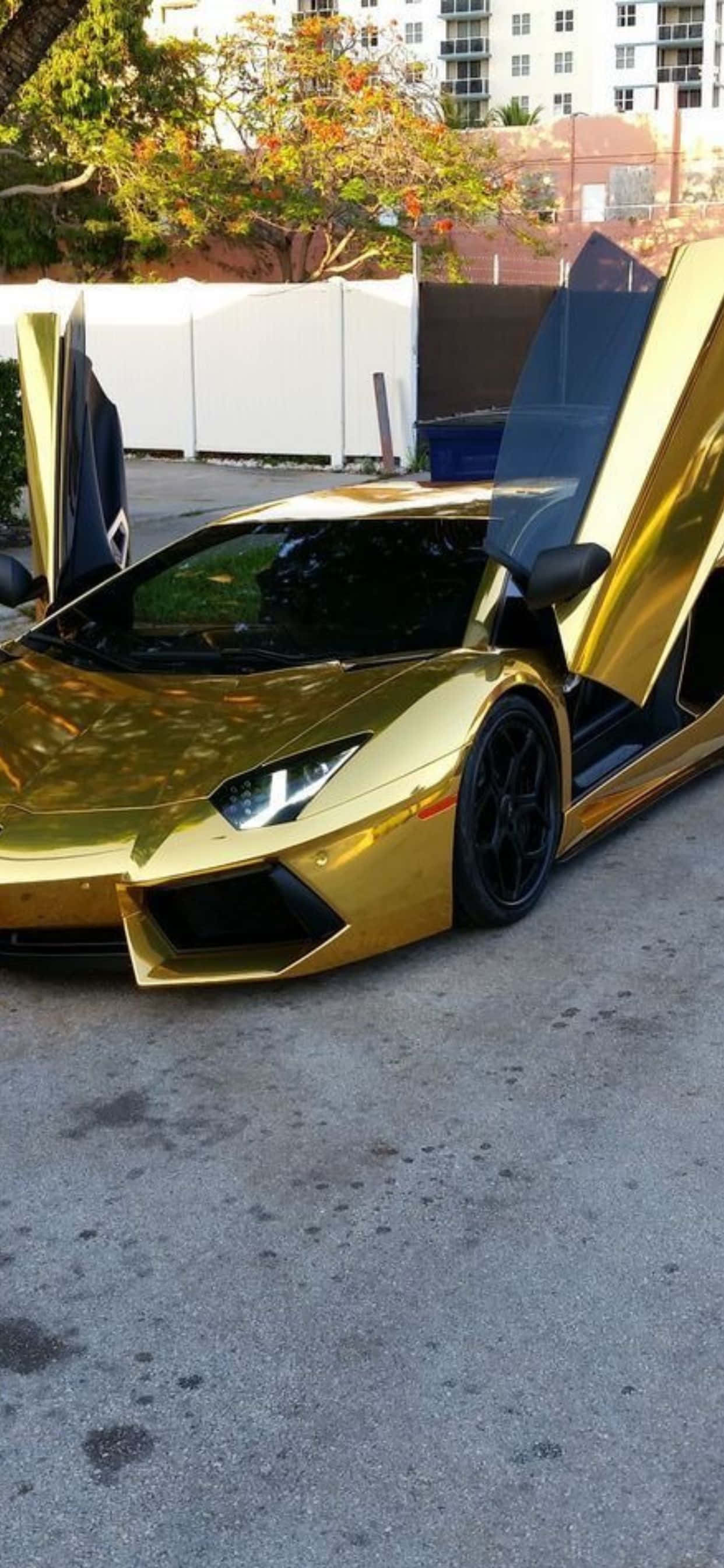 Lambaridhini Aventador ya Rangi ya Dhahabu kwa iPhone XS Max Picha ya Ukuta