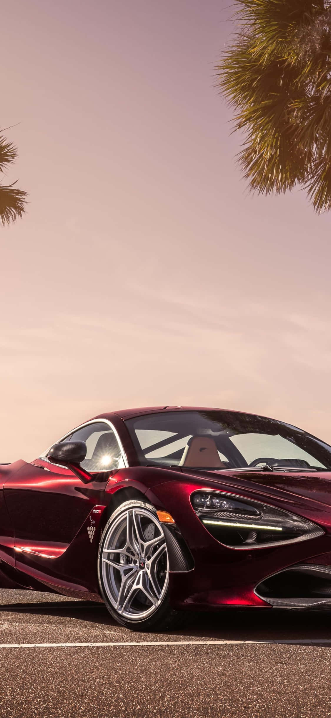 iPhone Xs na Mclaren 720s: Alama ya Ukwasi Picha ya Ukuta