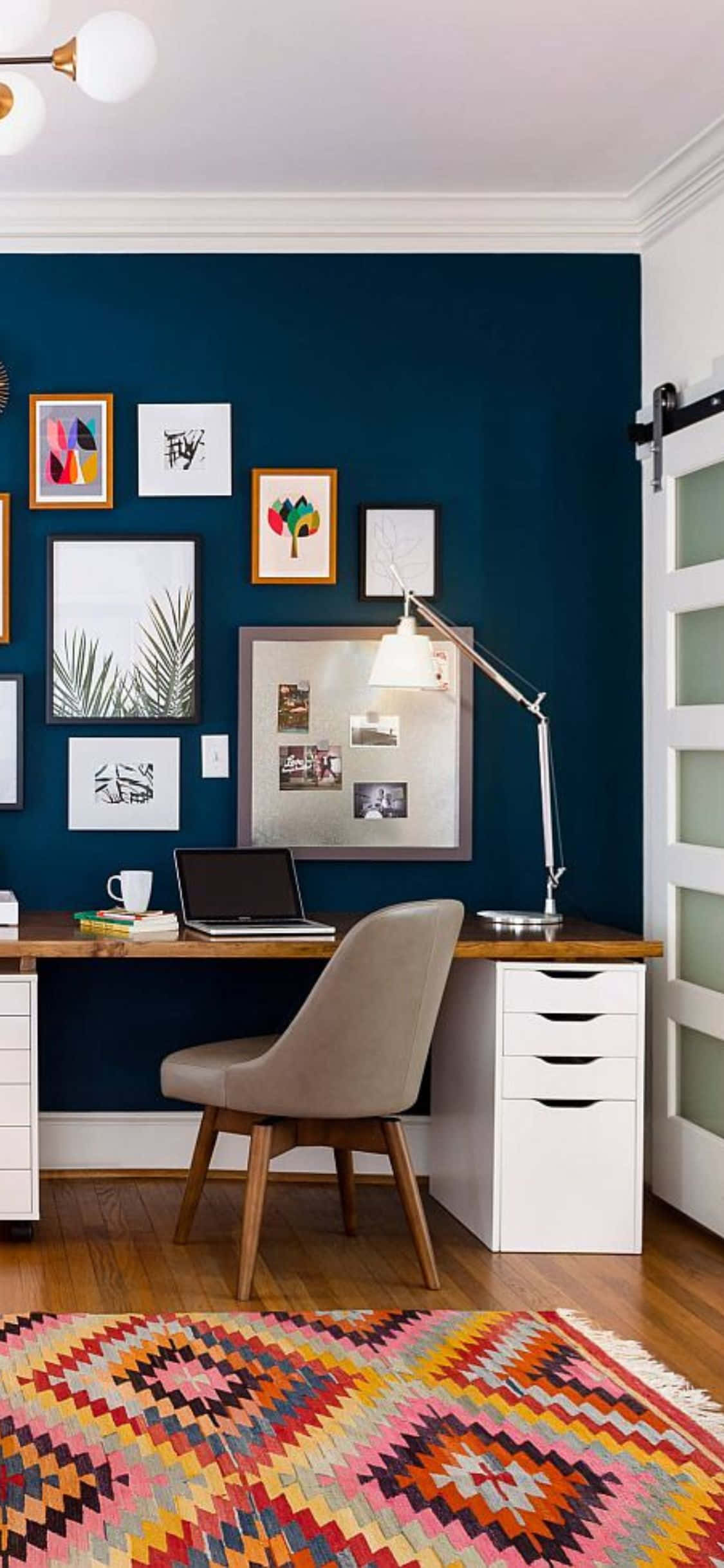 iPhone XS Office With Frames Background Picha ya Ukuta