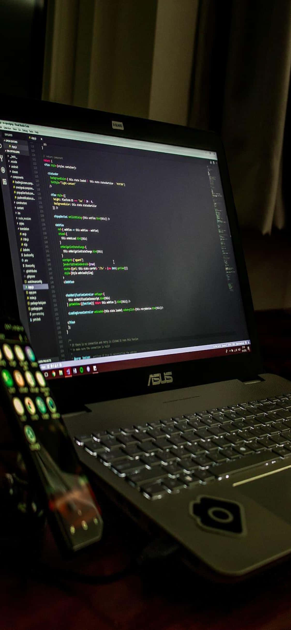 iPhone Xs Programming Background In Laptop Screen Picha ya Ukuta