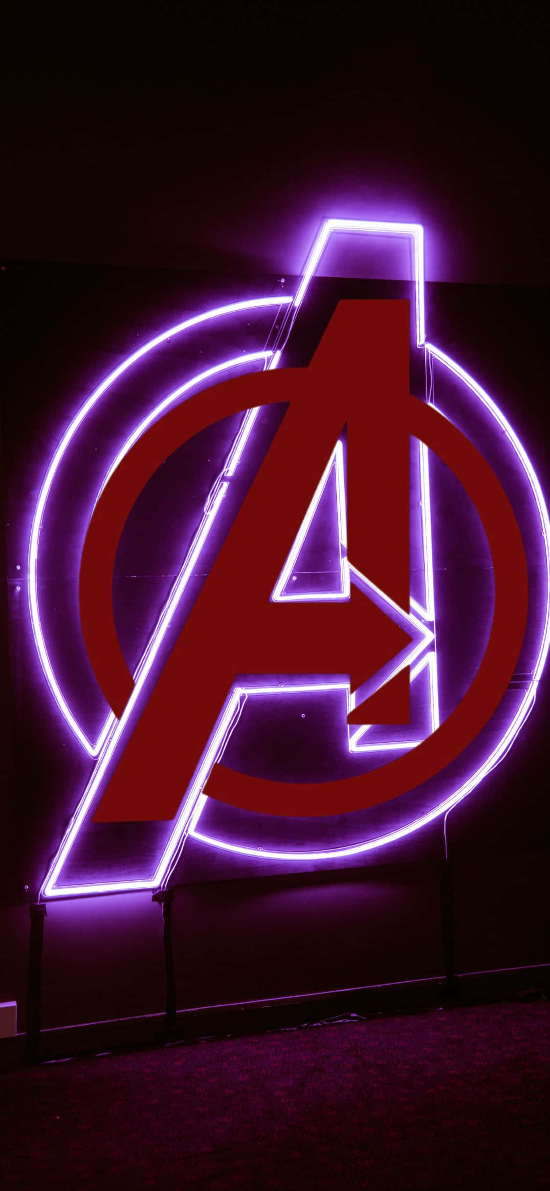 iPhone XS Red Avengers Logo Background Picha ya Ukuta