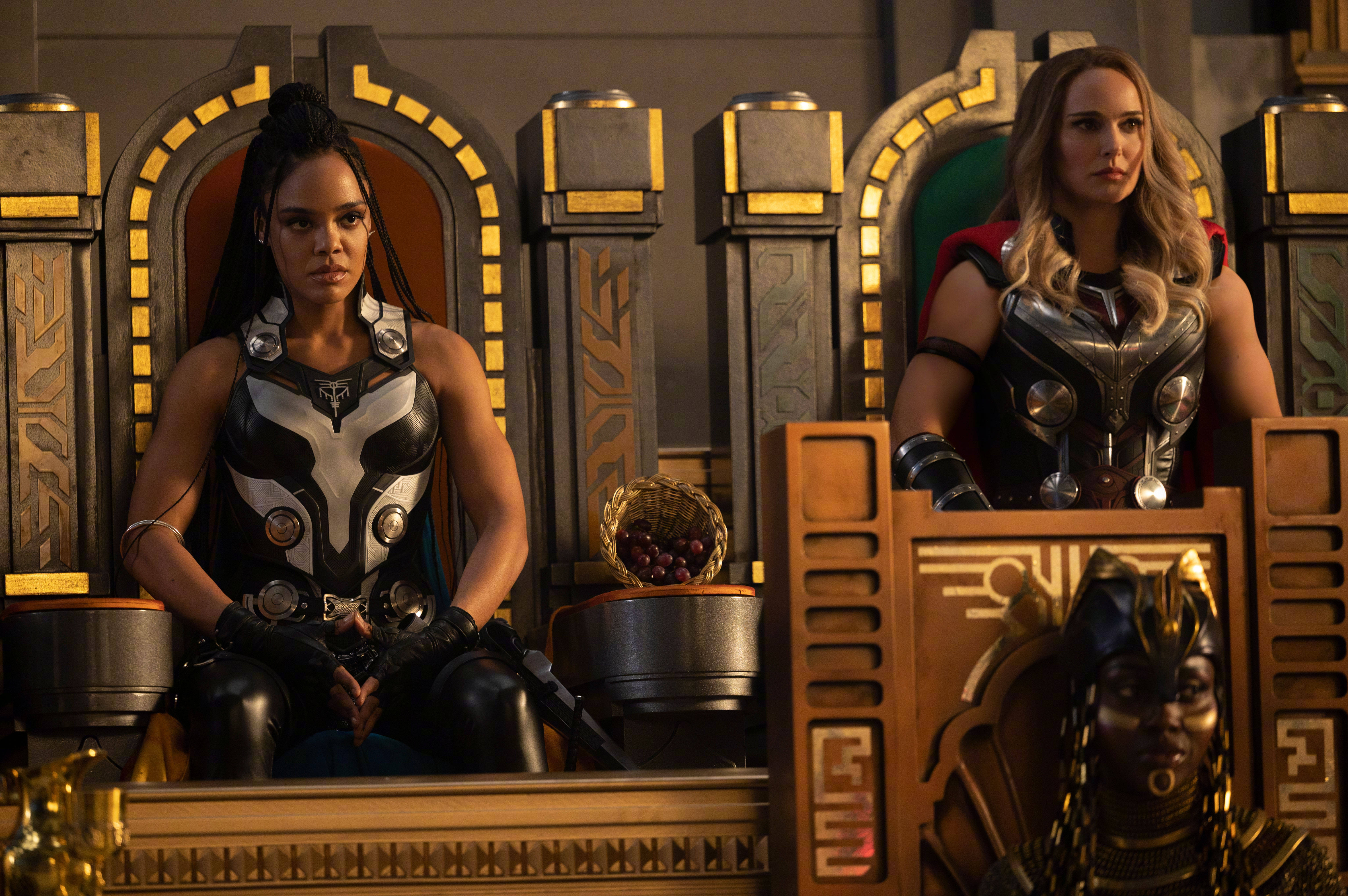 Jane Foster na Valkyrie Wakijiandaa Kwa Ajili Ya Hatua Katika Thor: Love and Thunder Picha ya Ukuta
