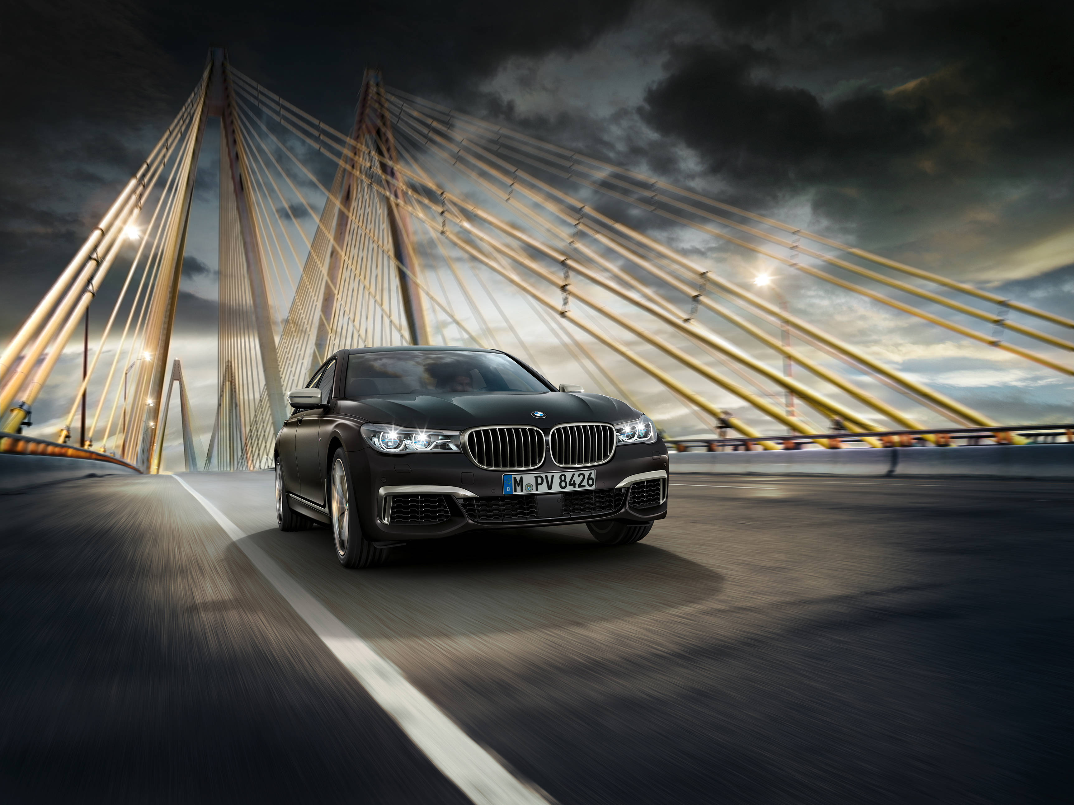 Jitayarishe Kushika Usukani wa BMW M760Li XDrive ya Kifahari Picha ya Ukuta