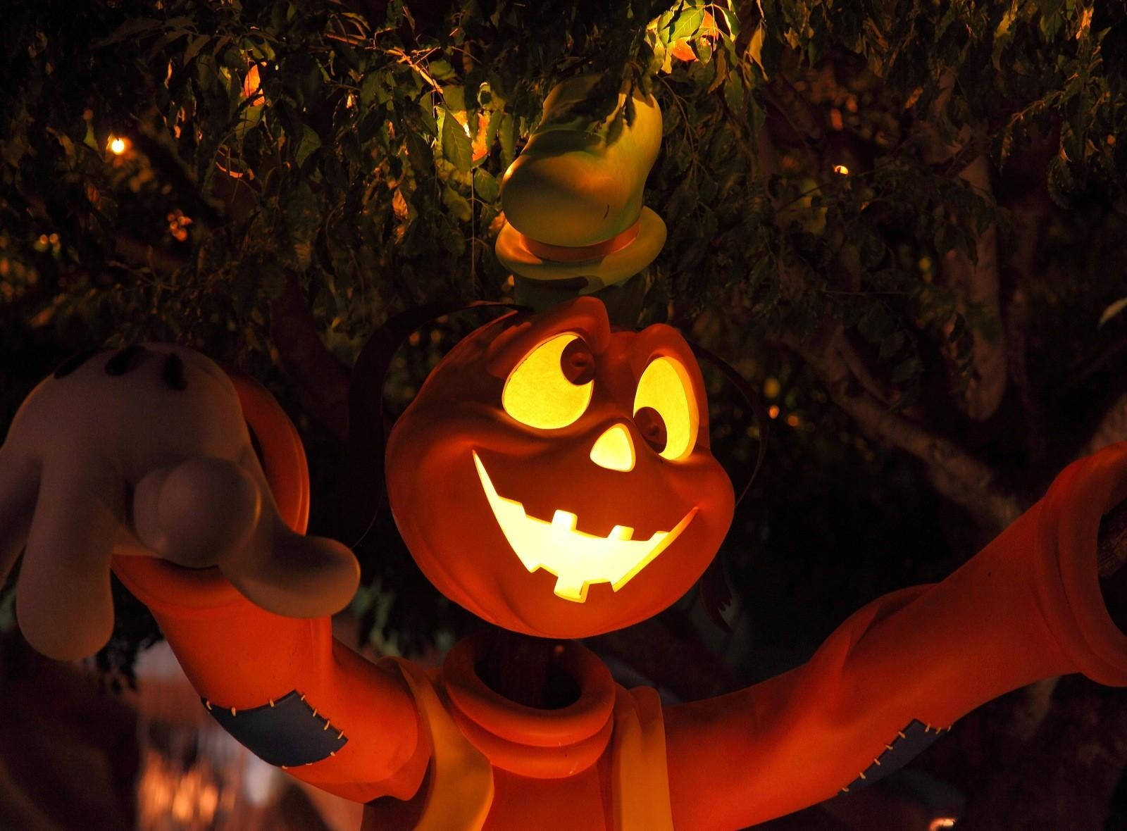 Katuni yenye Mavazi ya Halloween Picha ya Ukuta