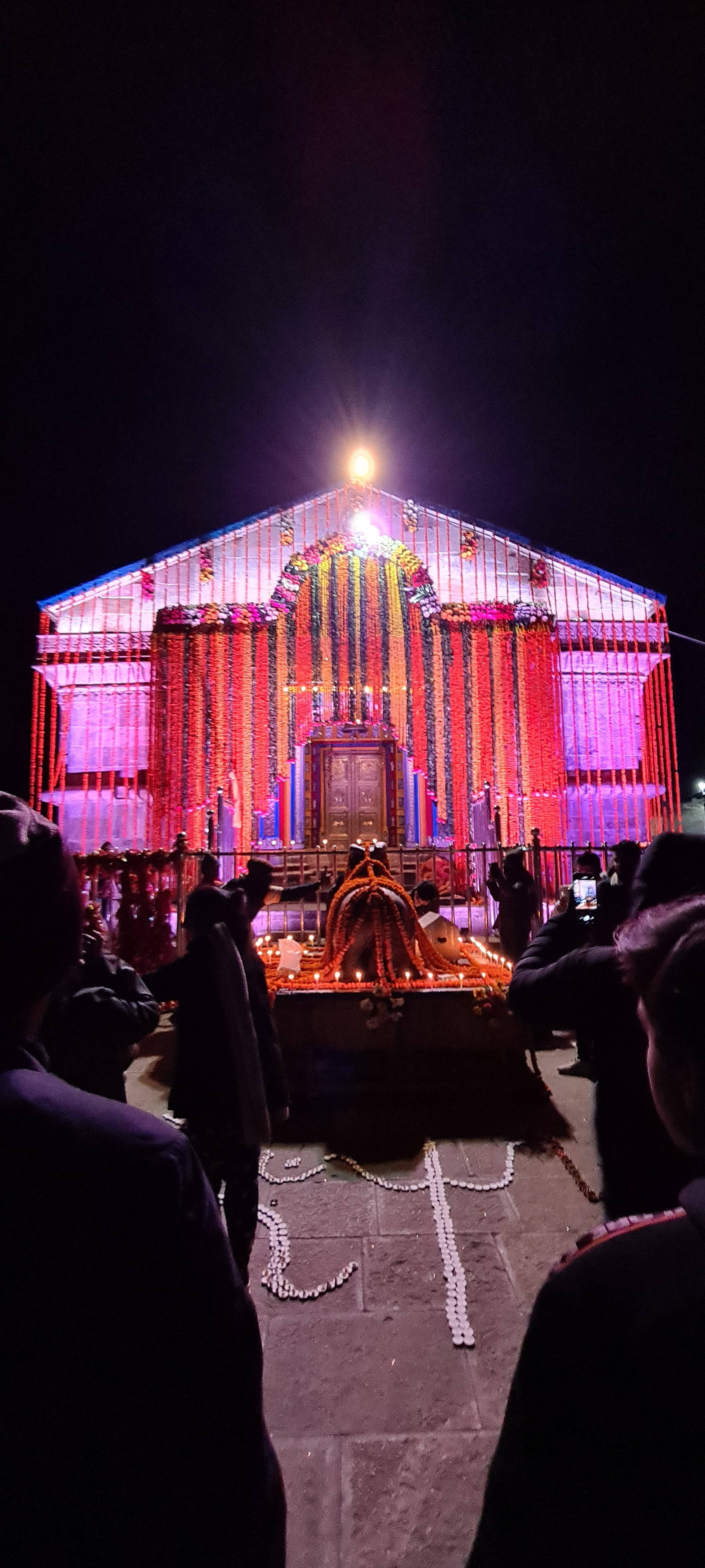 Kedarnath Temple Pedestal 4K Picha ya Ukuta