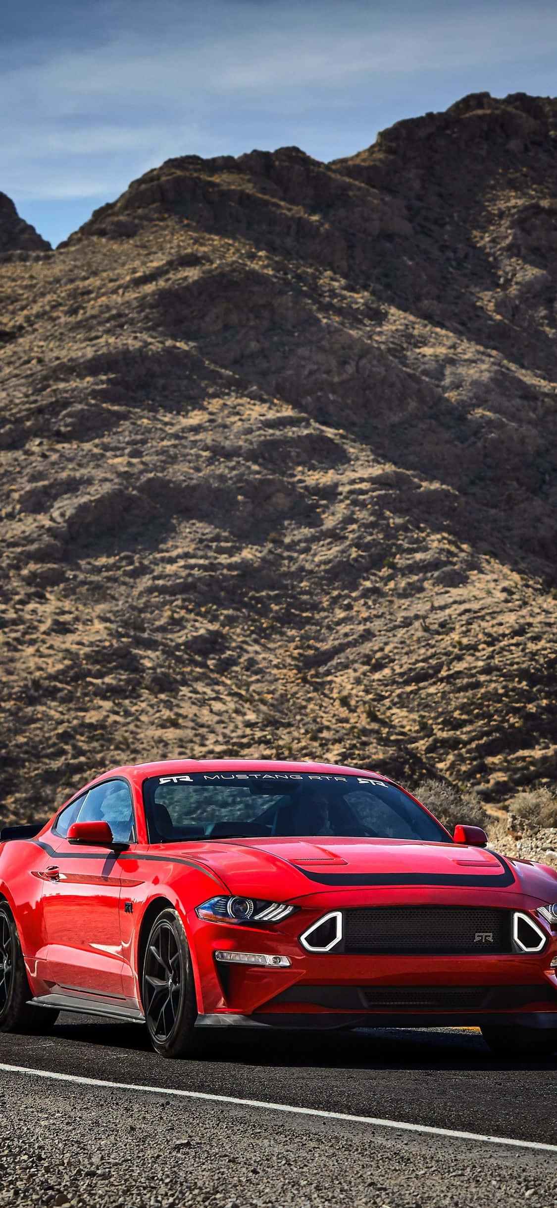 Keep up with the trends with the sleek design of a Mustang iPhone Picha ya Ukuta