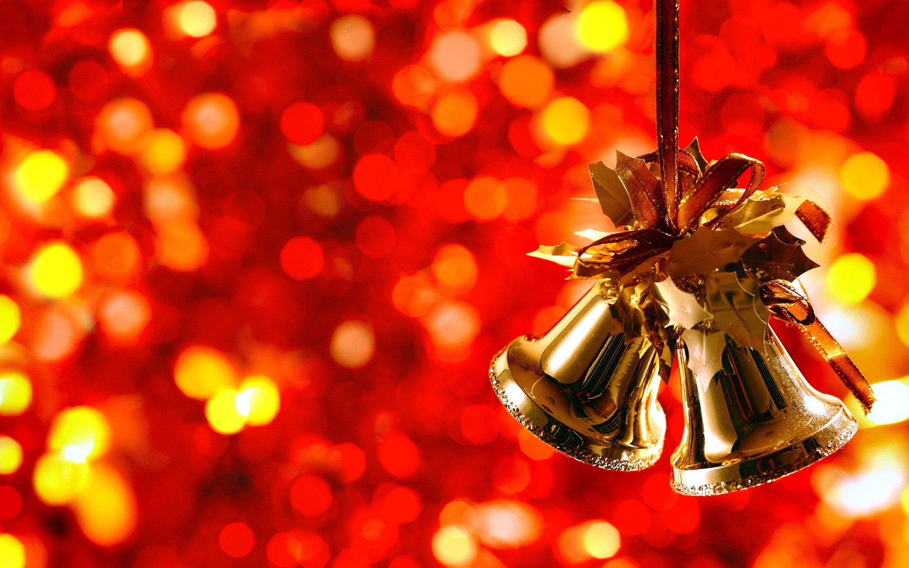Kengele za Dhahabu za Krismasi zenye Bokeh Picha ya Ukuta