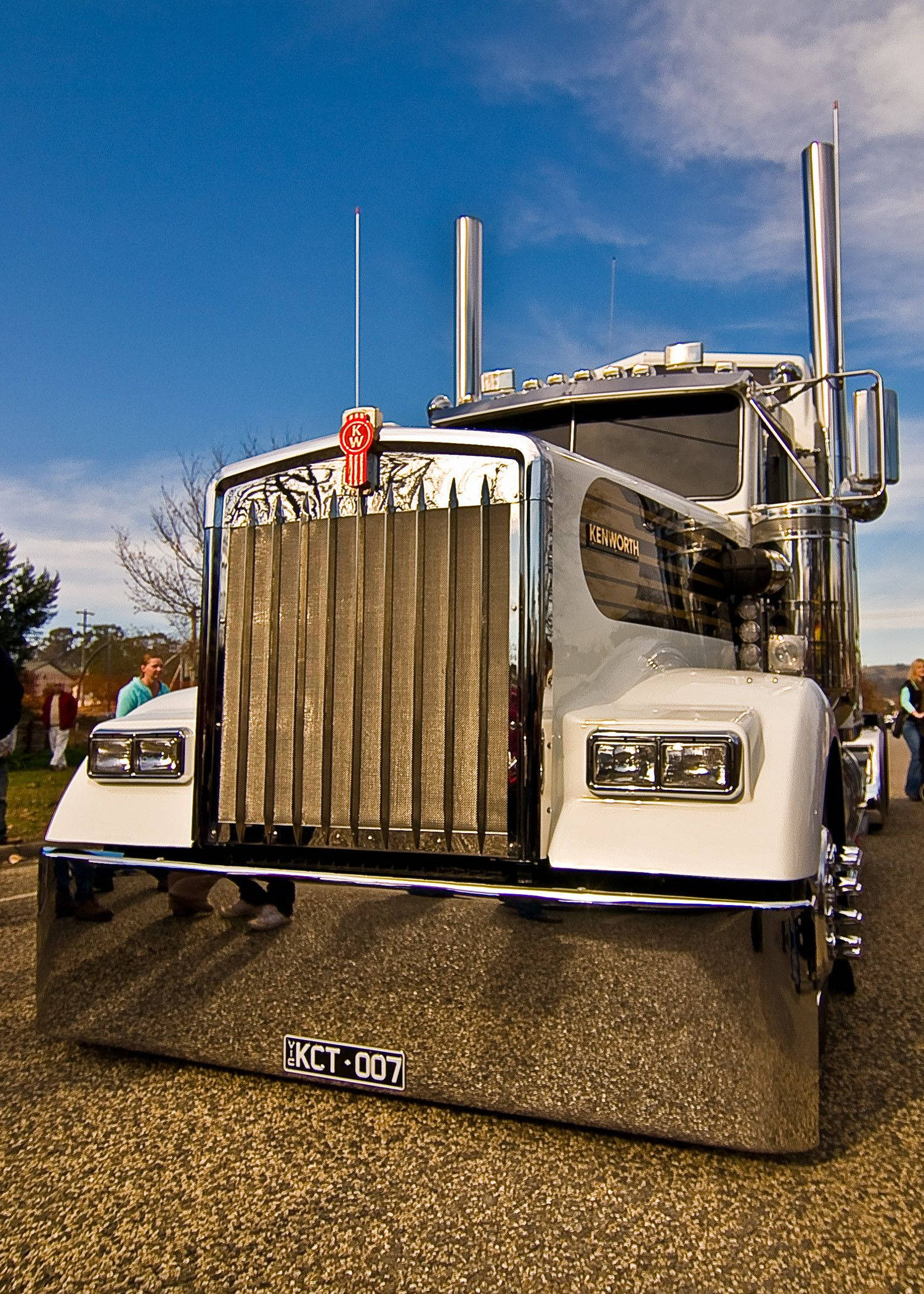 Kenworth Bamba la Shiny Chrome Picha ya Ukuta
