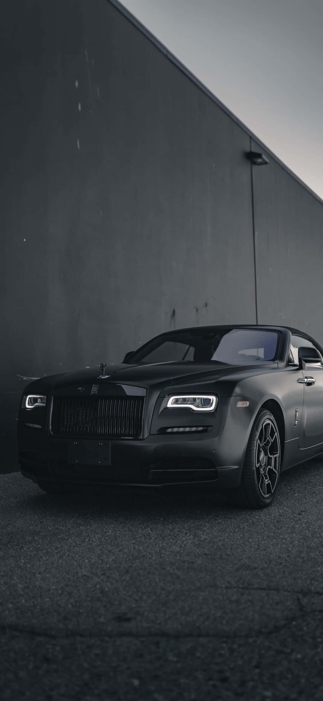 Kichwa: Ueleganzi Uliowekwa - Rolls Royce Phantom Picha ya Ukuta