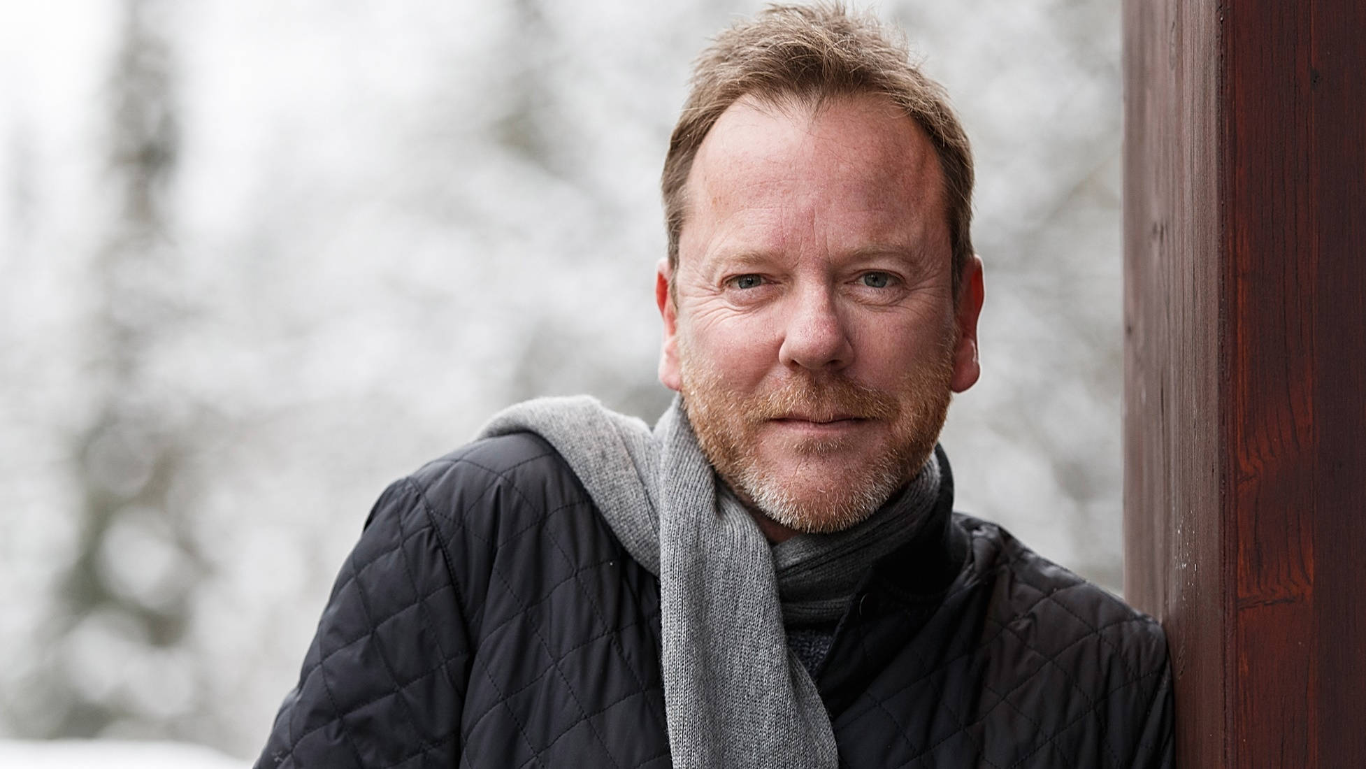 Kiefer Sutherland Katika Whistler Village Kanada Picha ya Ukuta