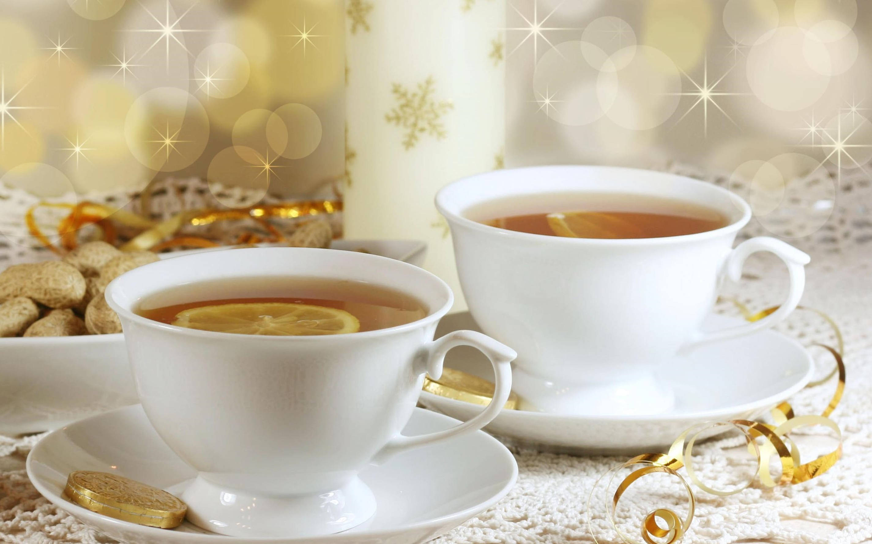Kikombe cha Chai Cheupe cha Kupendeza Picha ya Ukuta