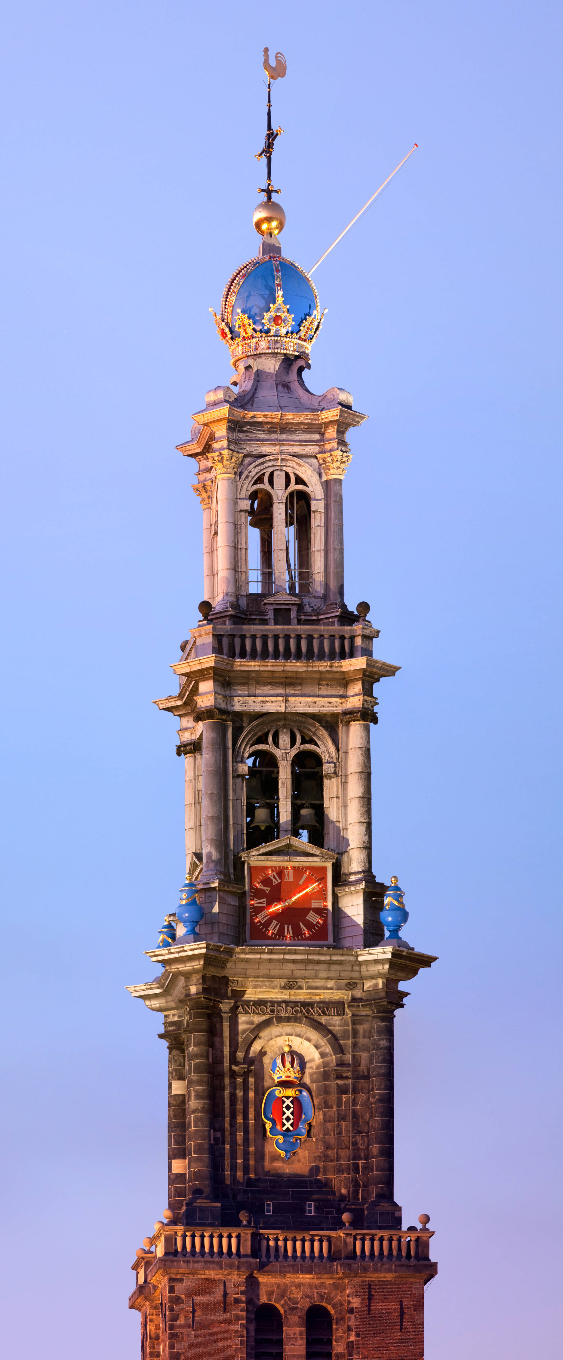 Kilele cha Majestic cha Tower ya Westerkerk katika Amsterdam Picha ya Ukuta