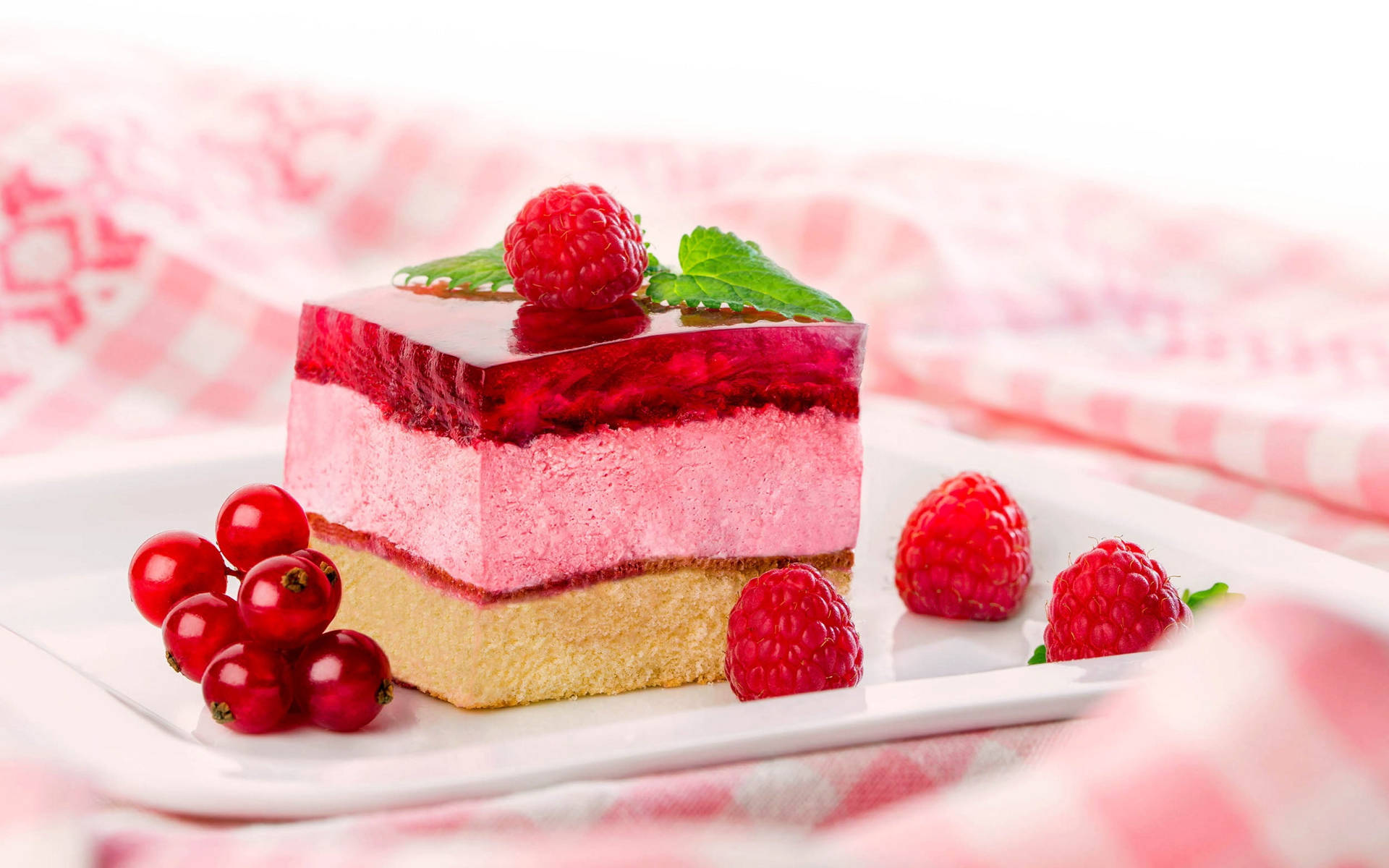 Kipande Cha Keki Ya Jello Berries Picha ya Ukuta