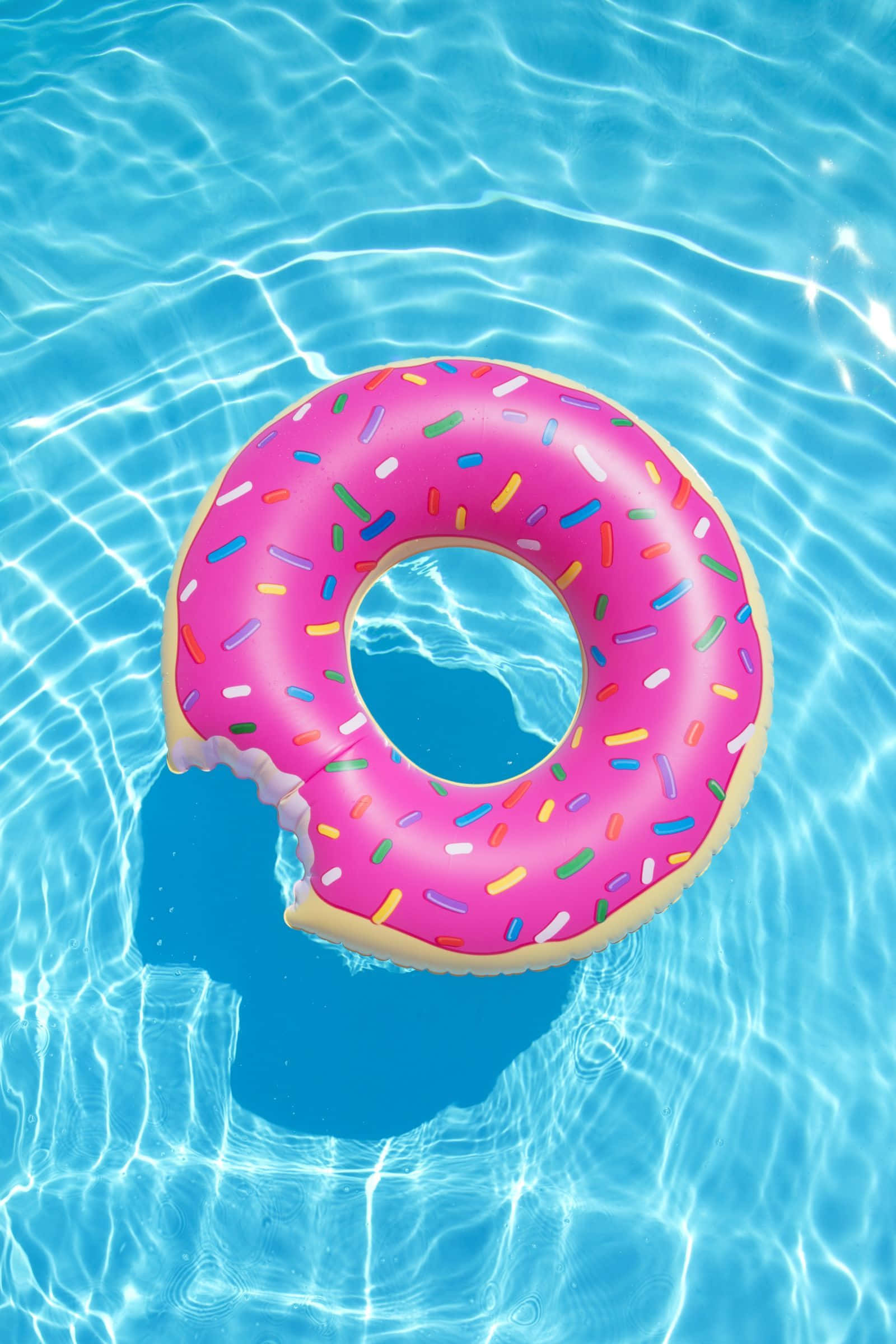 Kuelea kwa Donut ya Majira ya Joto Picha ya Ukuta
