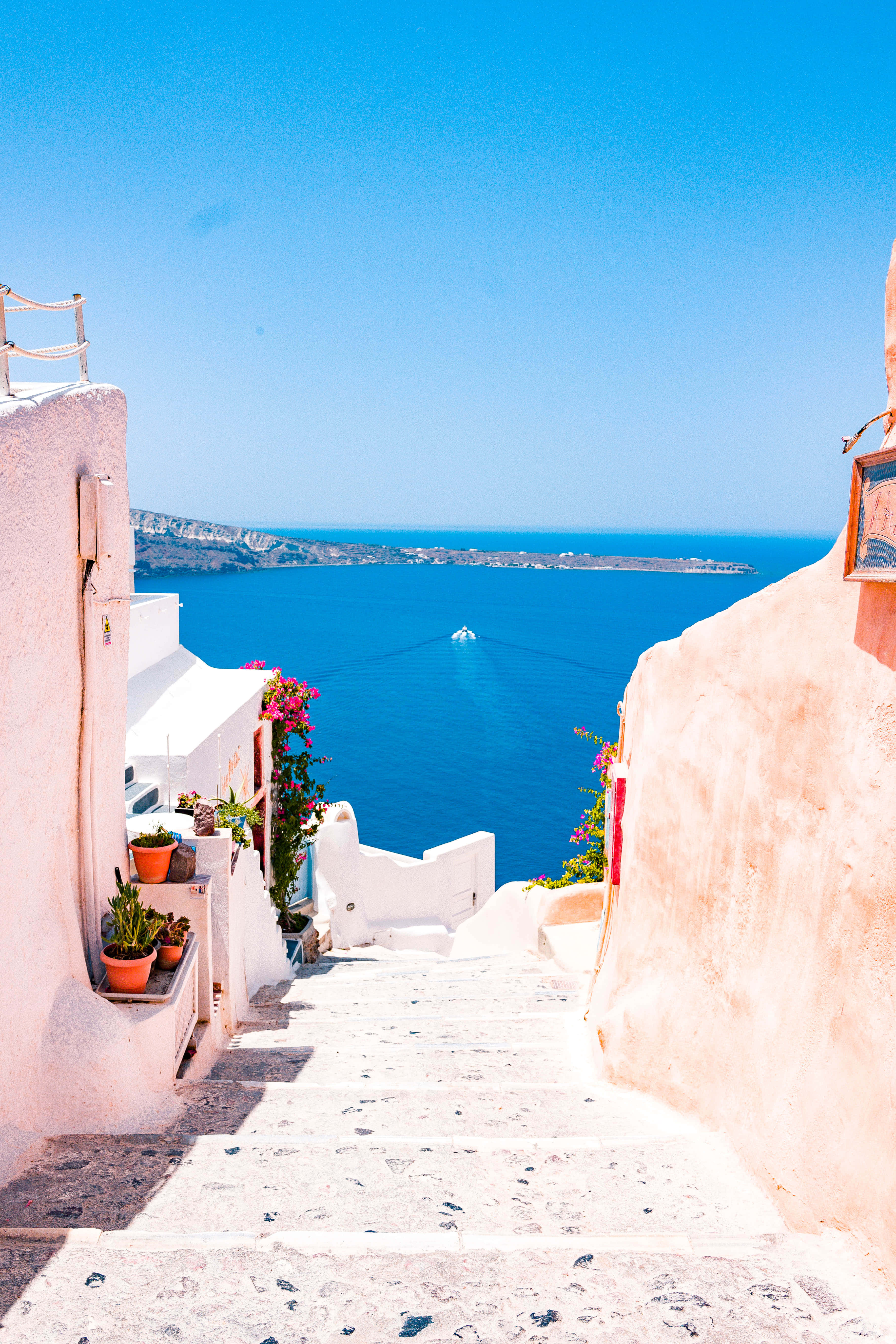 Kufurahia mandhari ya kupendeza ya Santorini, Ugiriki Picha ya Ukuta