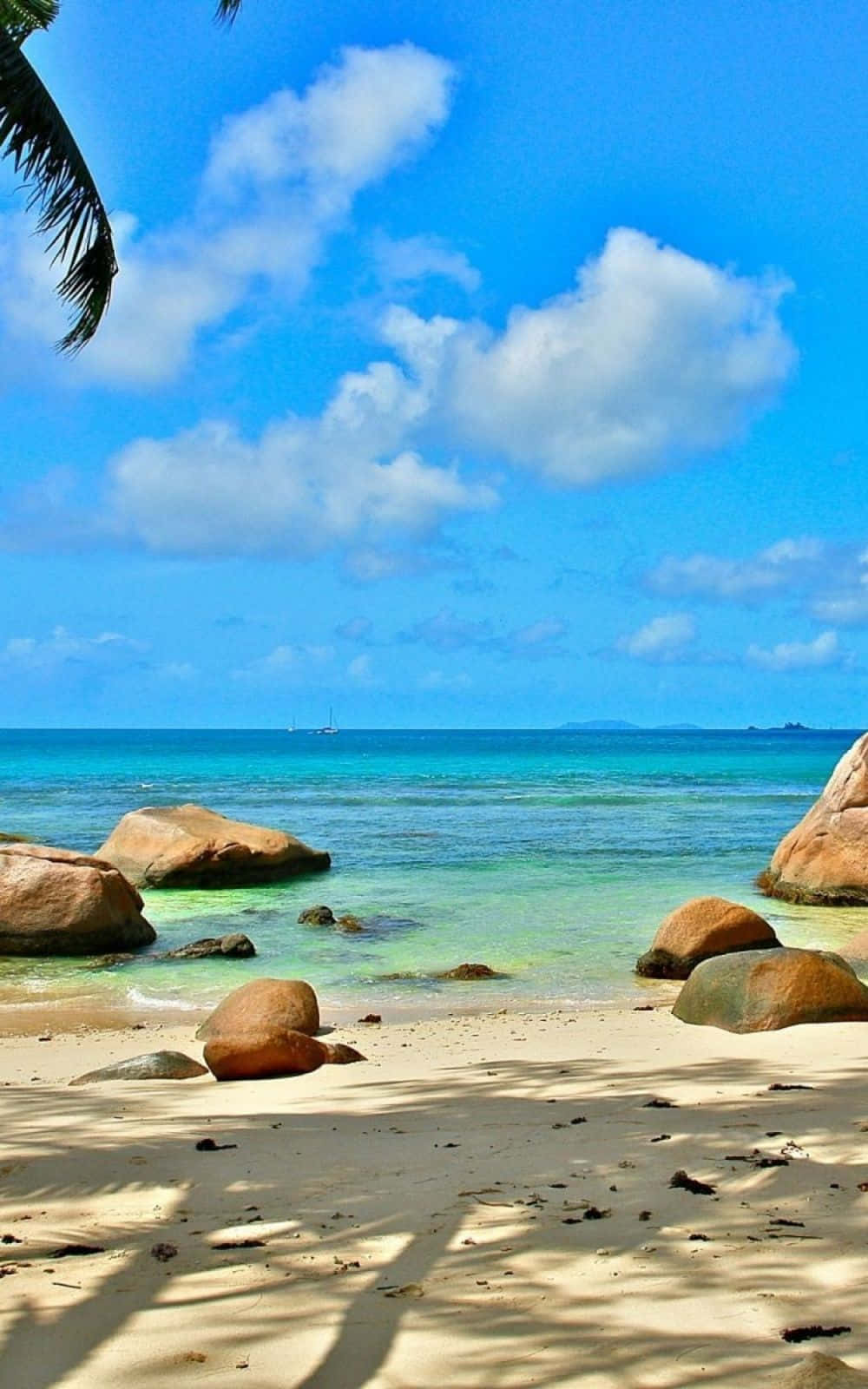 Kufurahia mwanga wa jua wa paradiso na Beach Telefon. Picha ya Ukuta