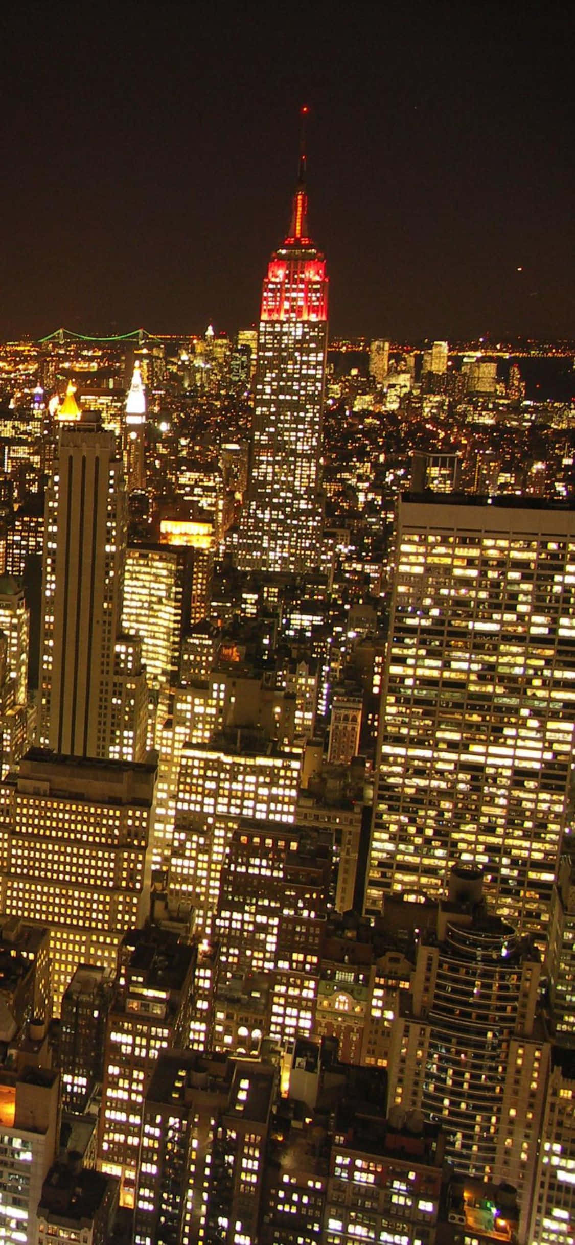 Capturing the beauty of a bustling New York City with an iPhone Xs Picha ya Ukuta
