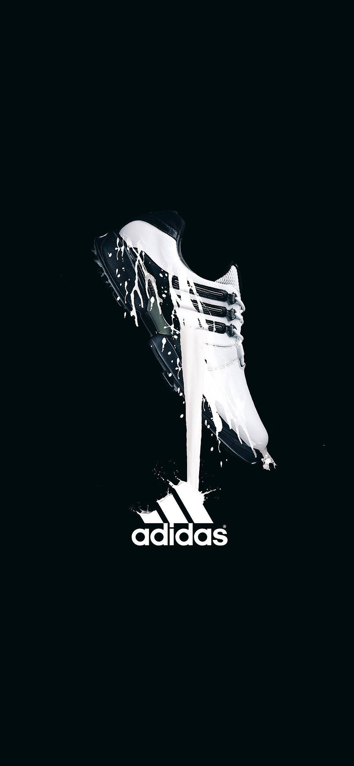 Kukuza mwonekano wako na alama ya Adidas yenye mwonekano wa kipekee. Picha ya Ukuta
