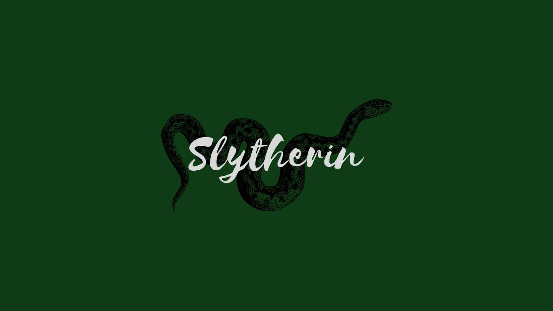 Kumbatia mwonekano wa kipekee wa Slytherin House na wallpaper hii yenye maelezo ya kifahari. Picha ya Ukuta