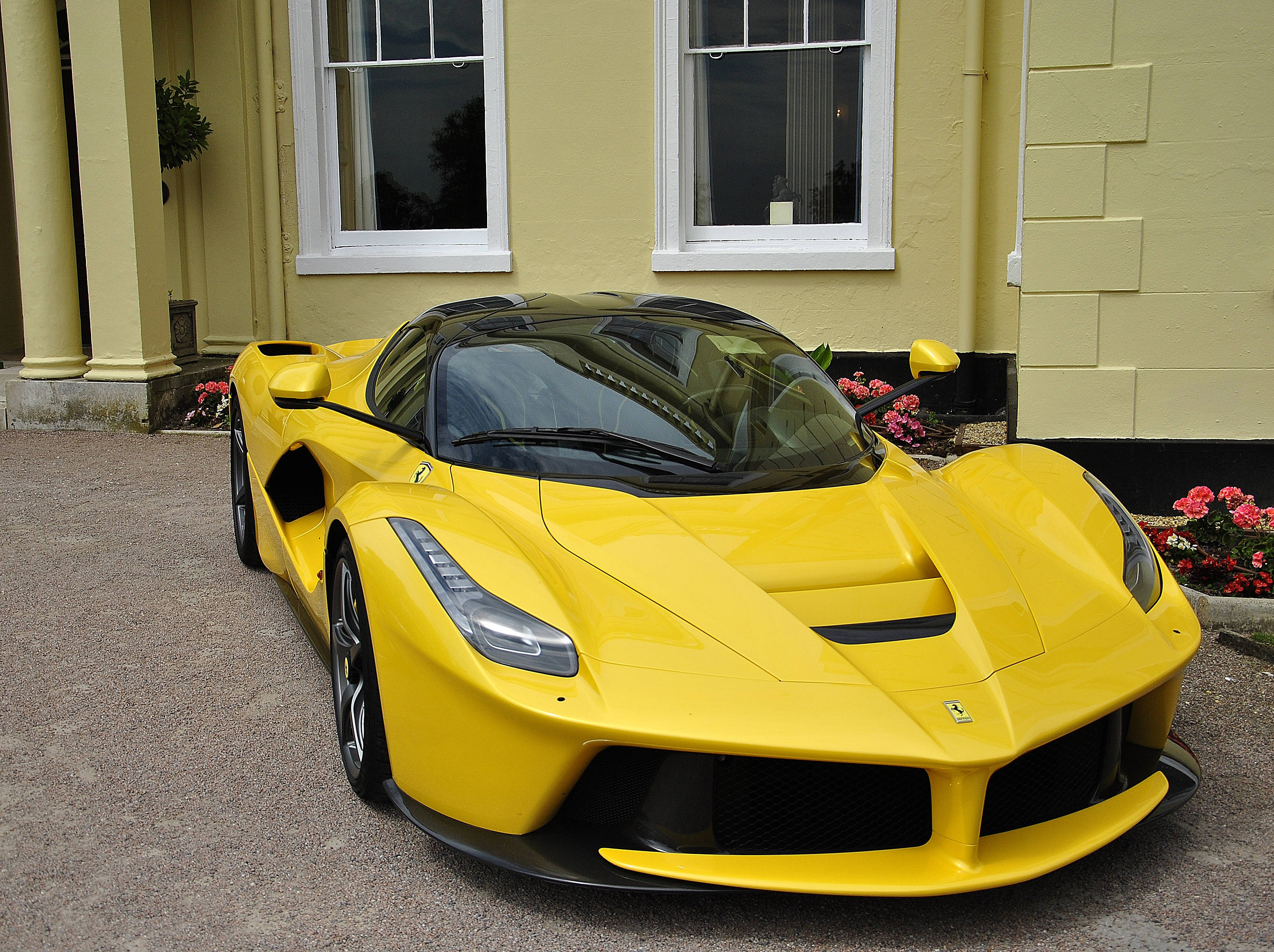 Kumbatia Nguvu ya Ferrari LaFerrari Picha ya Ukuta