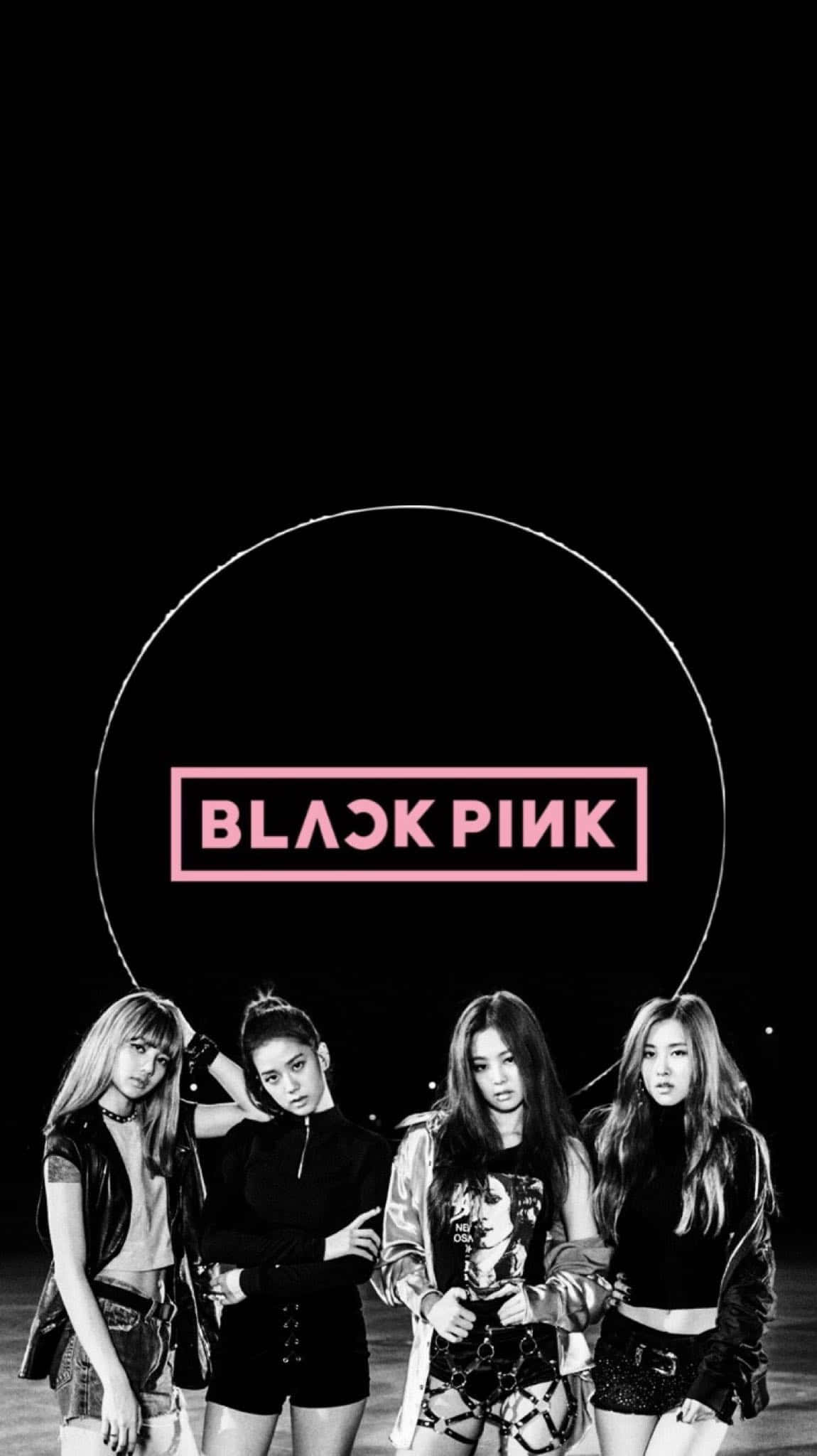 Kundi la wasichana maarufu Blackpink wakipiga picha ya kuvutia na ya kikumbukwa. Picha ya Ukuta