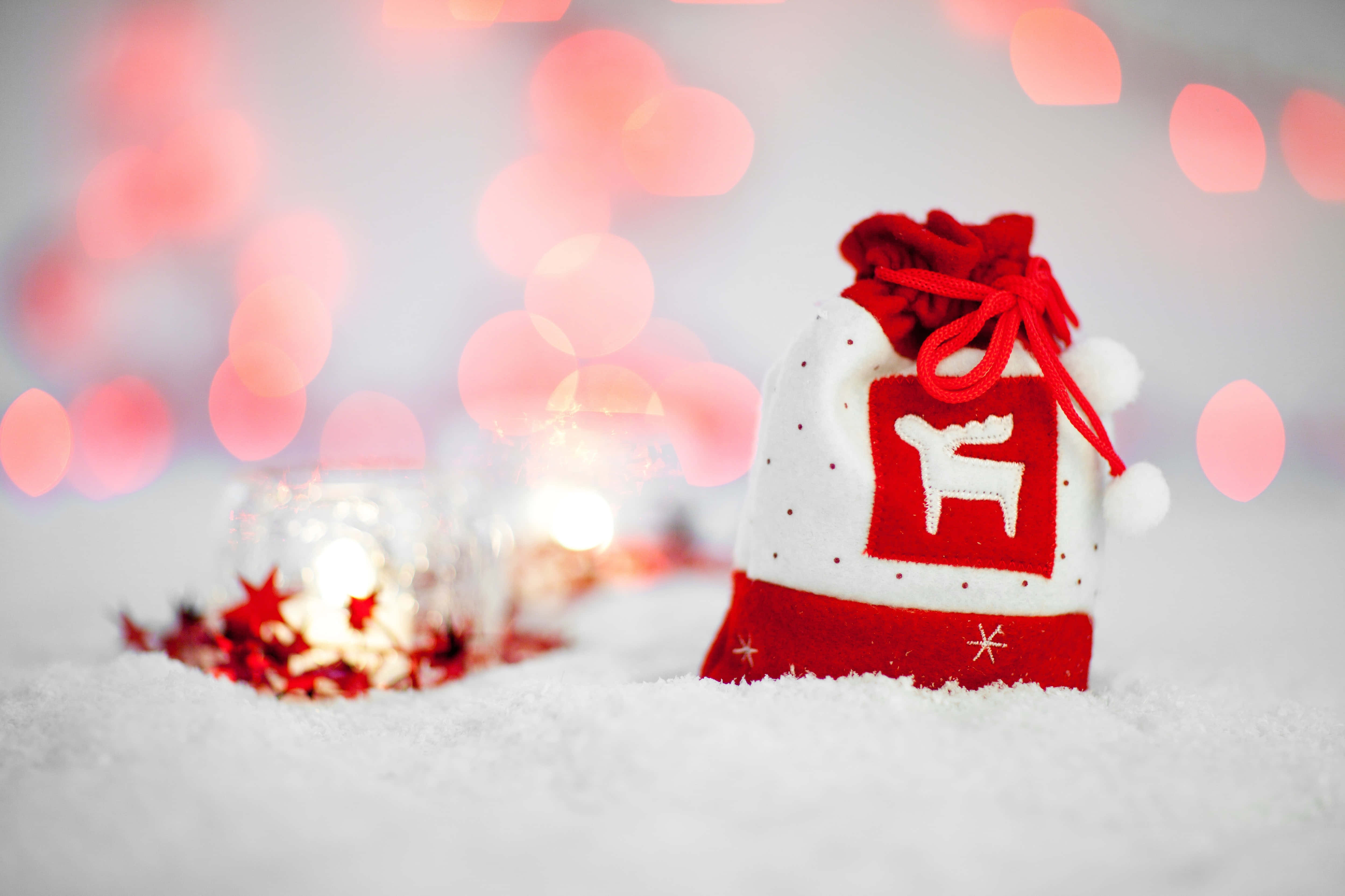 Kusherehekea Siku za Krismasi na Mandhari ya Krismasi ya Kupendeza Picha ya Ukuta