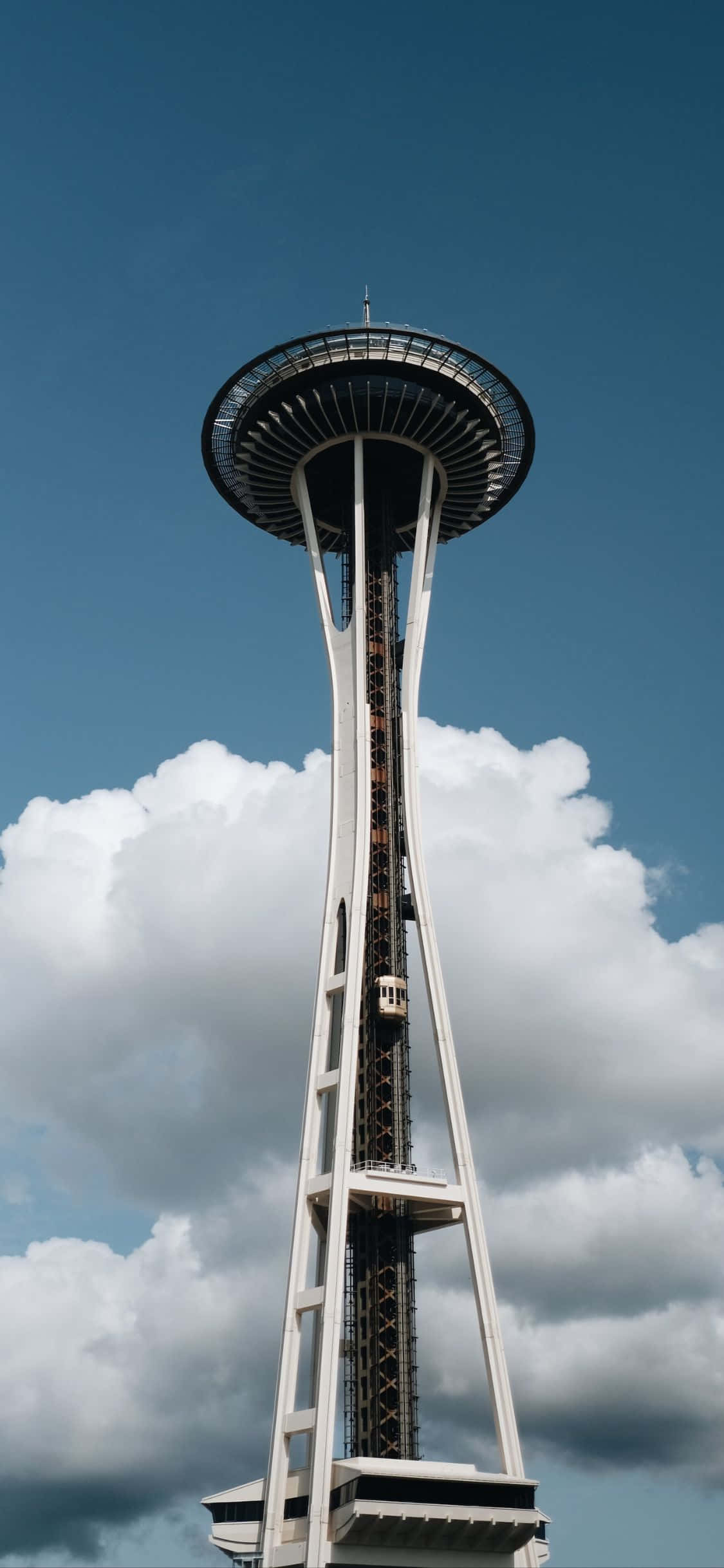 Kuwa na Mandhari ya Seattle Kutoka Nyuma ya iPhone X Picha ya Ukuta
