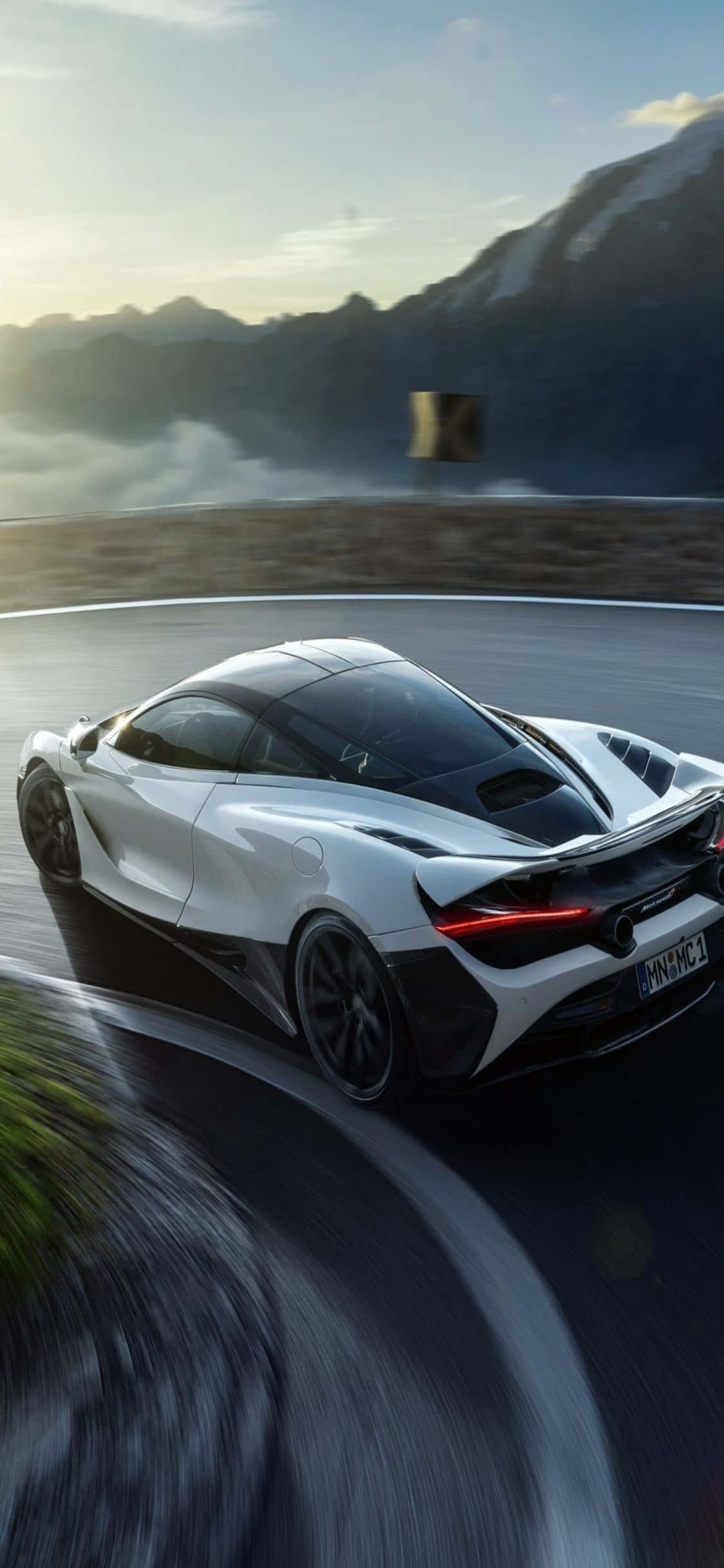 Kuwa na Nguvu zaidi katika Maisha yako na iPhone Xs na Mclaren 720s Picha ya Ukuta