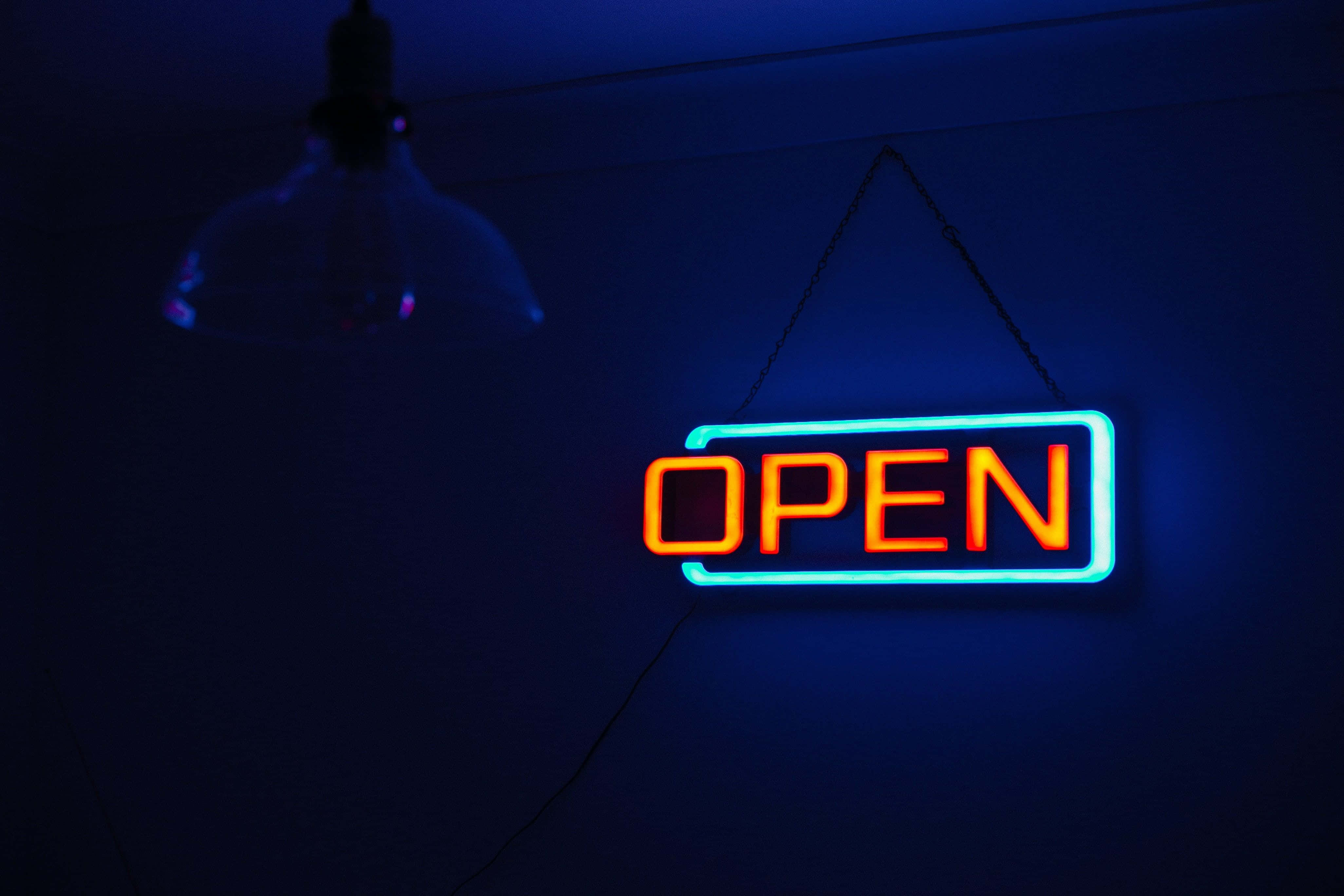 Kuwaangaza Usiku kwa Neon Zenye Rangi Picha ya Ukuta