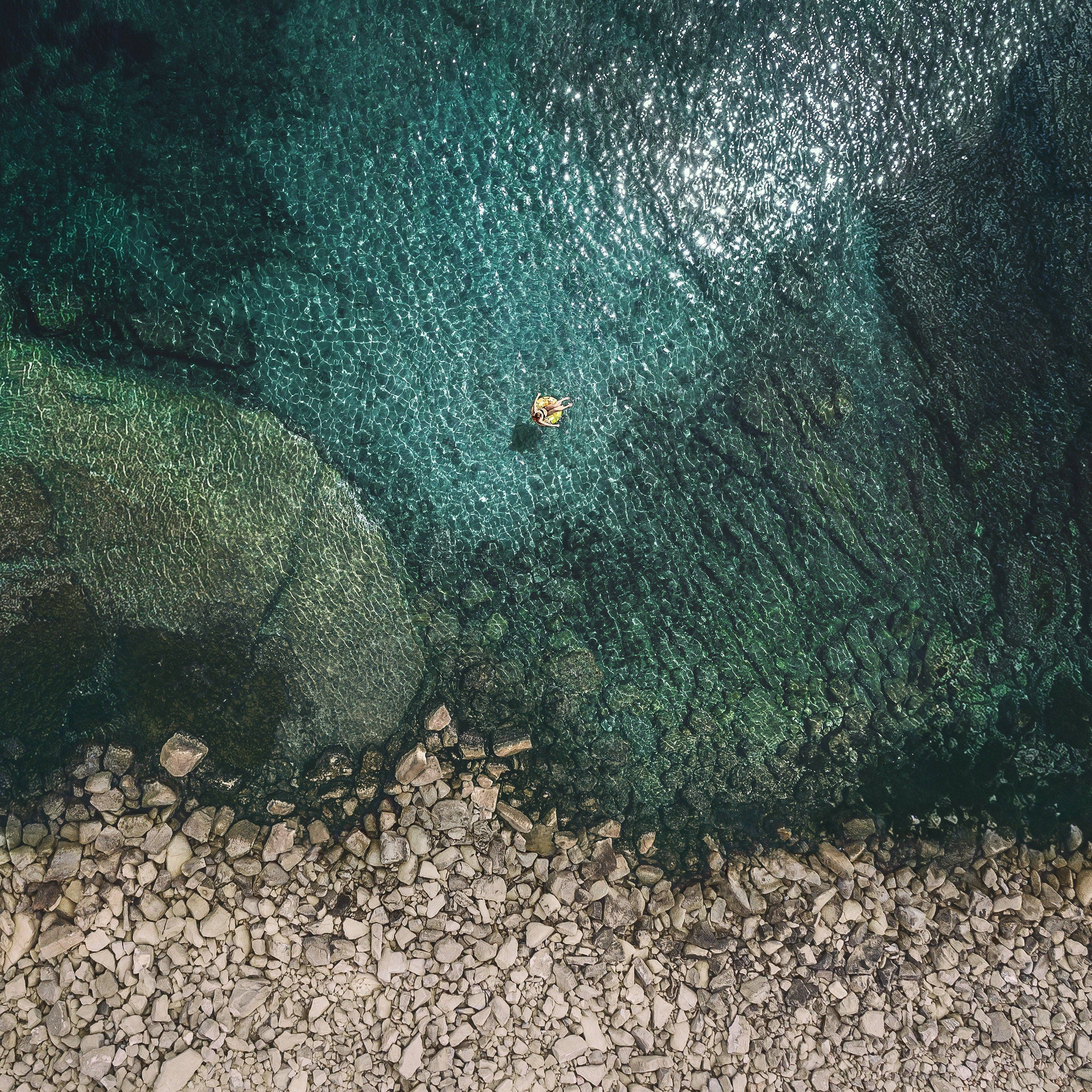 Lake Drone Shot iPad Display Picha ya Ukuta