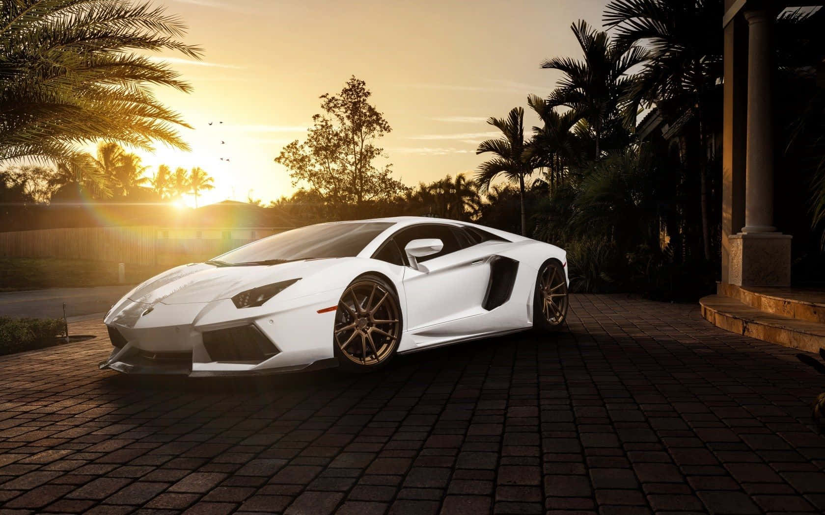Lamborghini Aventador Nyeupe Baridi Wakati wa Machweo Picha ya Ukuta