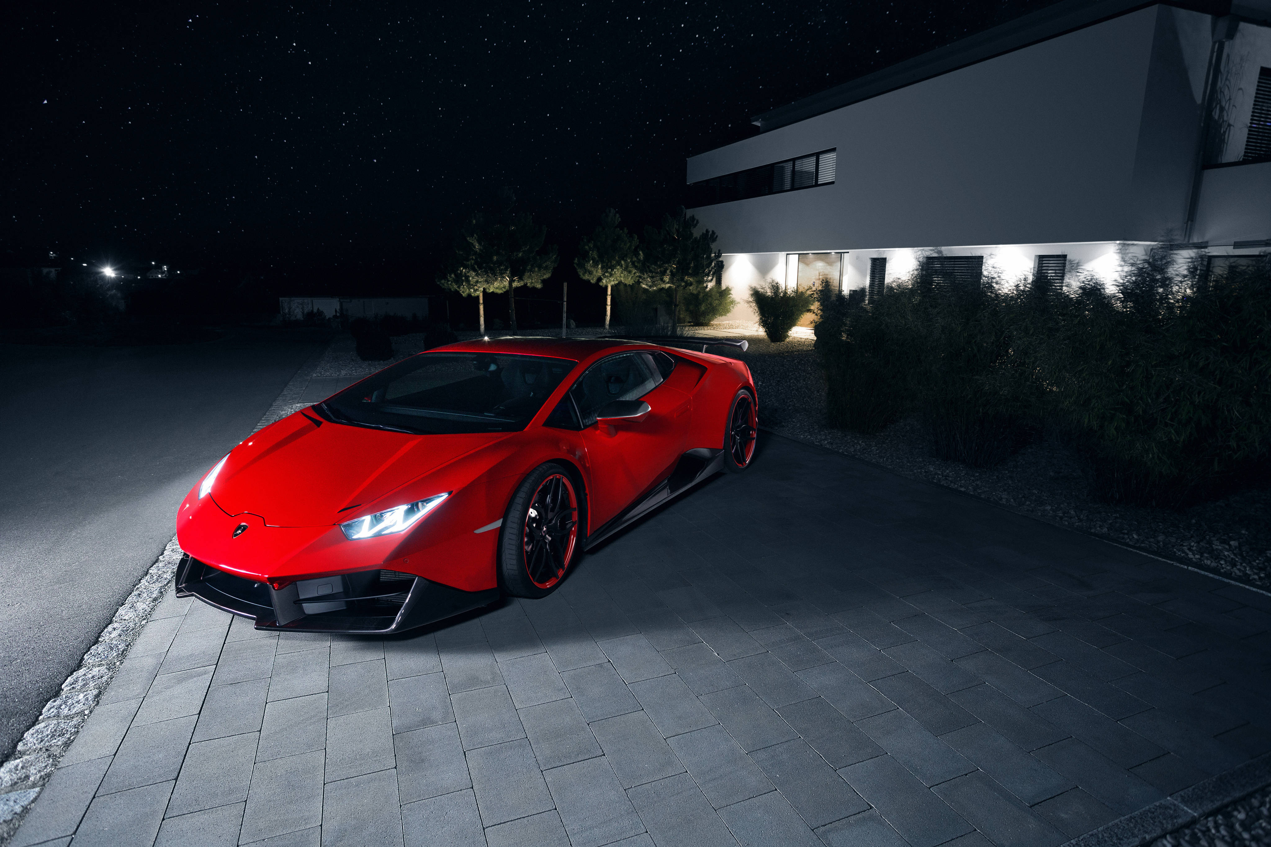 Lamborghini Huracan Nyekundu Usiku Picha ya Ukuta