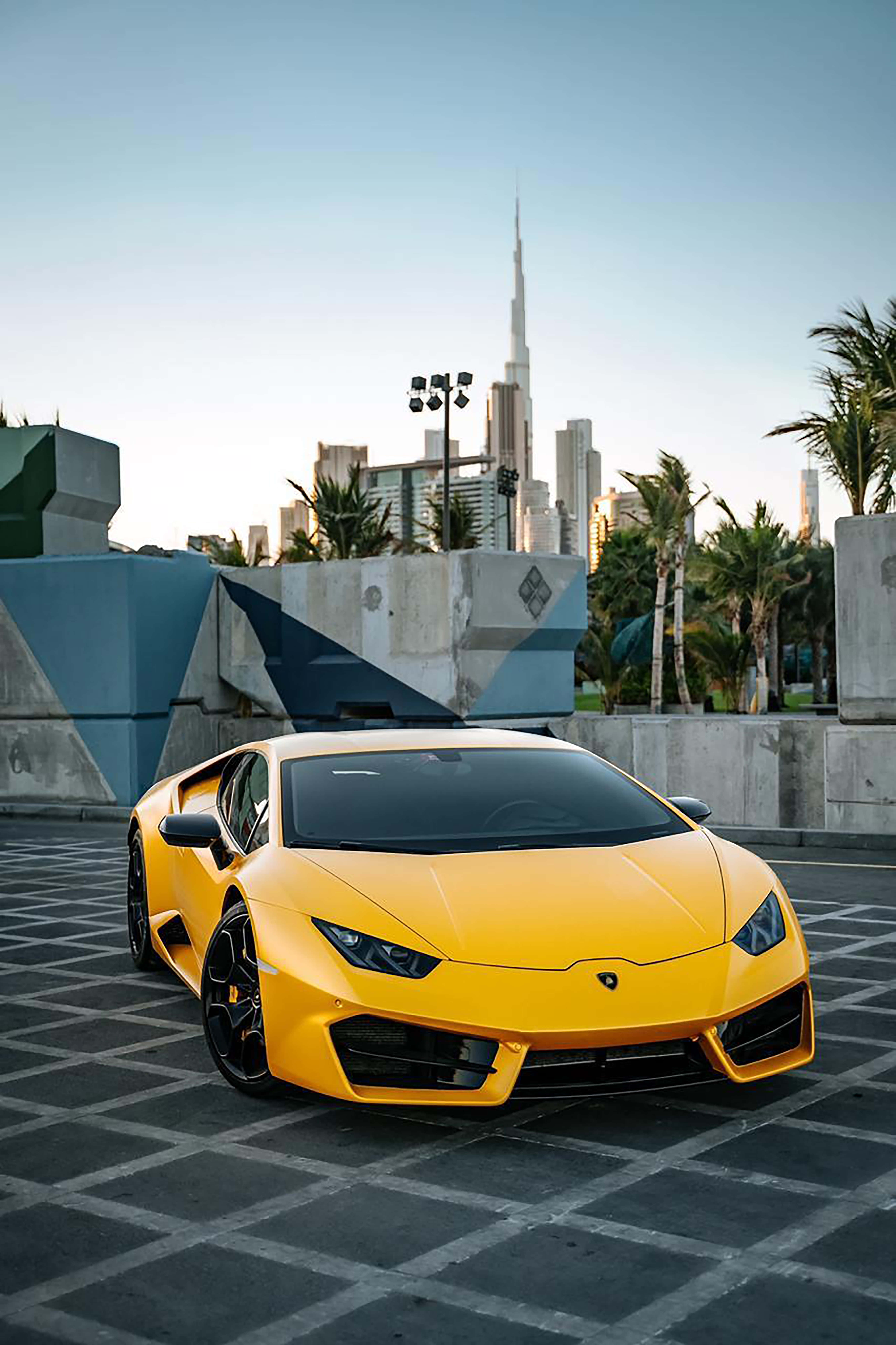 Lamborghini ya Kipekee Inayoweka Barabara Kuu Picha ya Ukuta