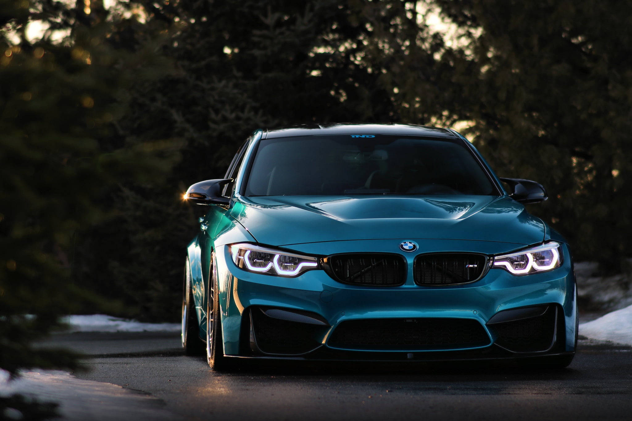 Laptop ya BMW ya Turquoise Picha ya Ukuta