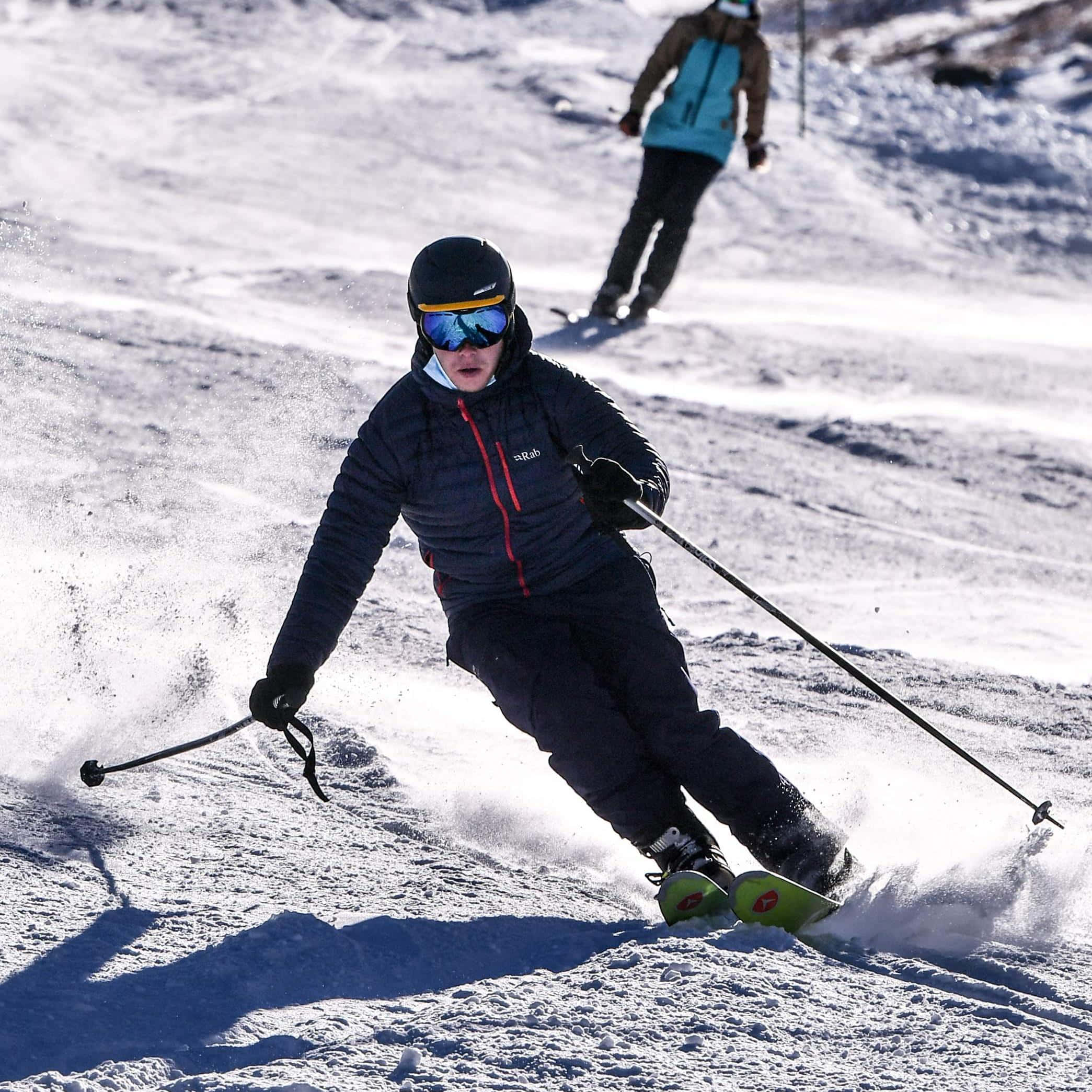 "Let the powder fly, time to hit the slopes" Picha ya Ukuta