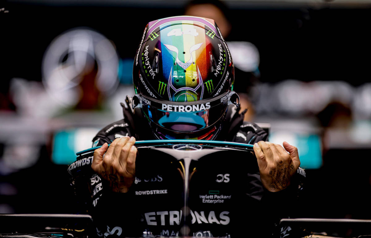 Lewis Hamilton Akitoka kwenye Halo Picha ya Ukuta