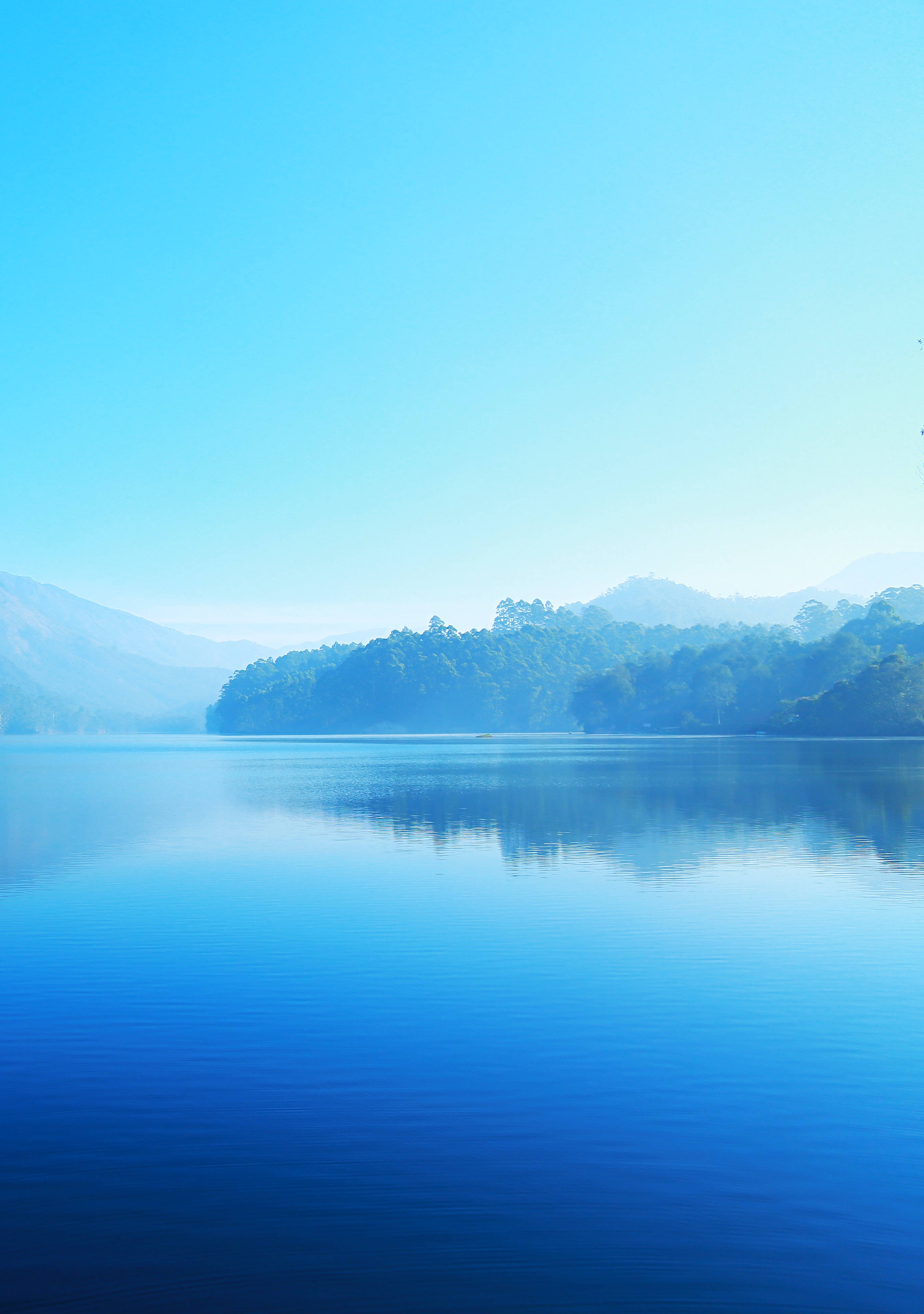 Light Blue Aesthetic Misty Mountains Picha ya Ukuta