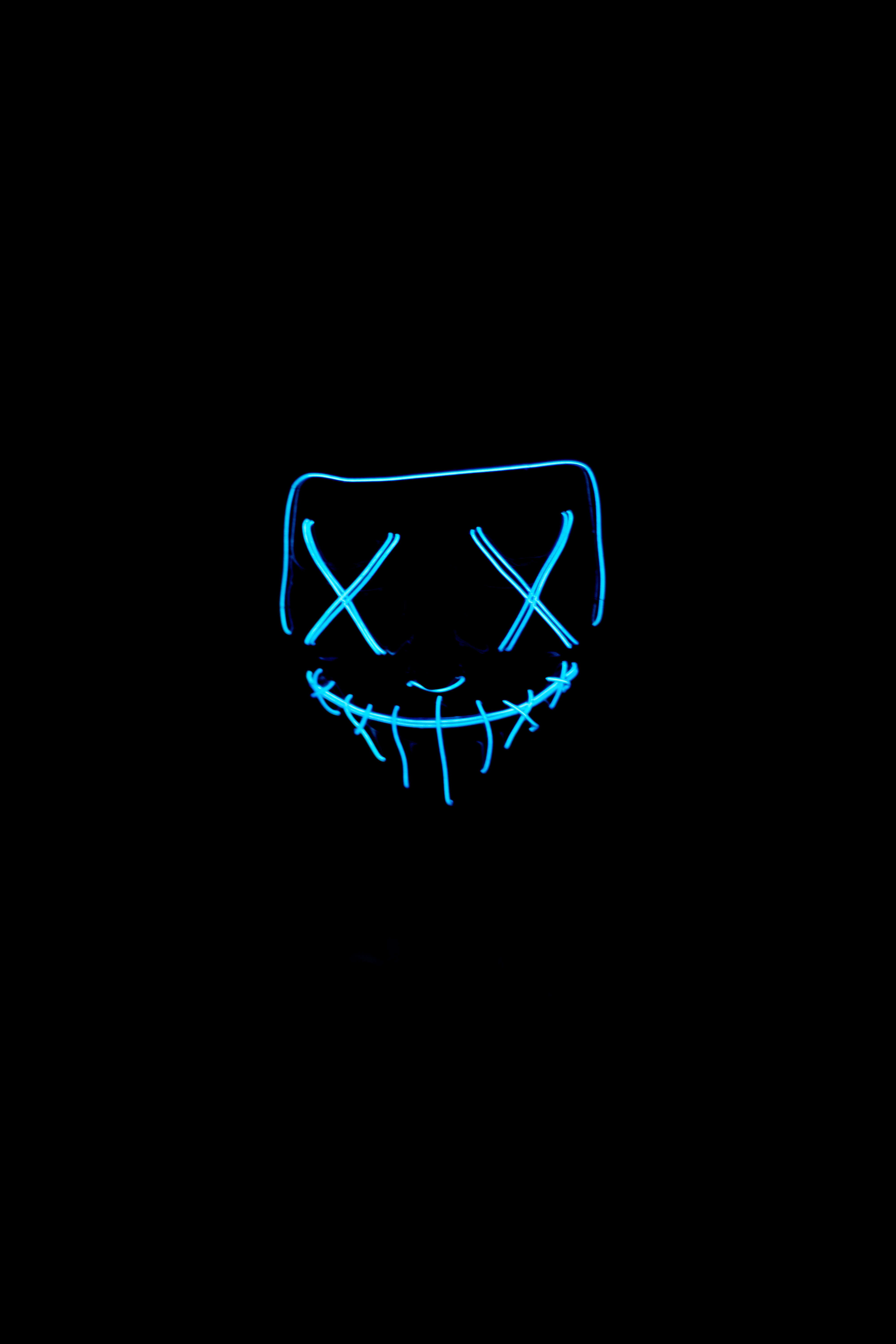 Light up the night with an innovative, blue LED Halloween Mask from Dim. Picha ya Ukuta