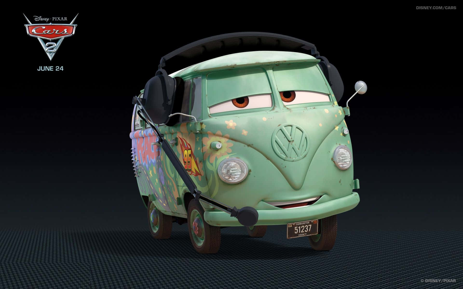 Lightning McQueen anazamisha dunia katika Cars 2 Picha ya Ukuta