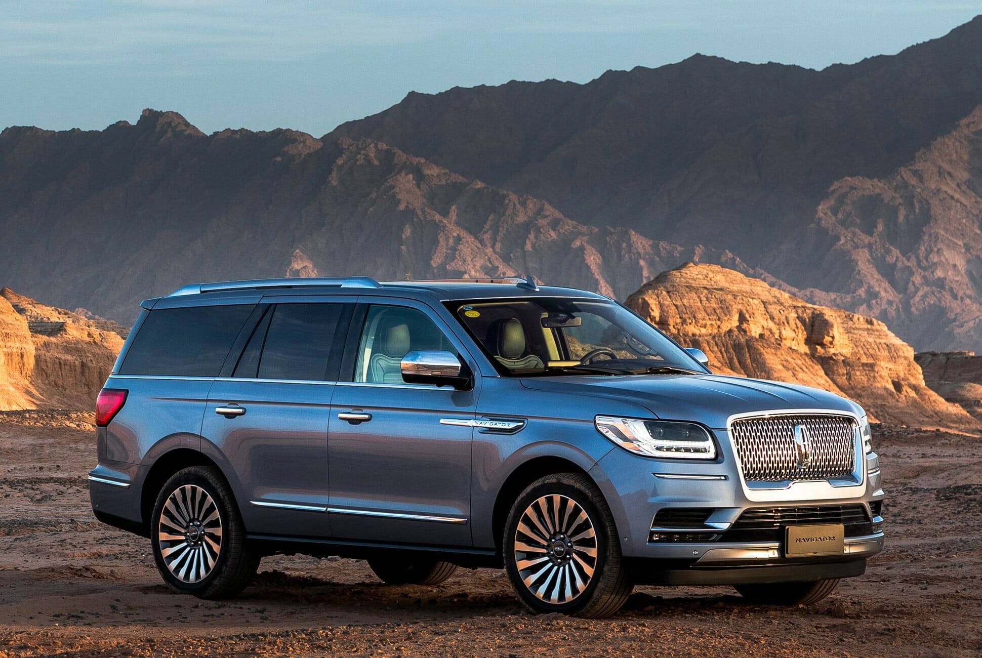 Lincoln Car Navigator ya 2018 Kando ya Mlima Picha ya Ukuta