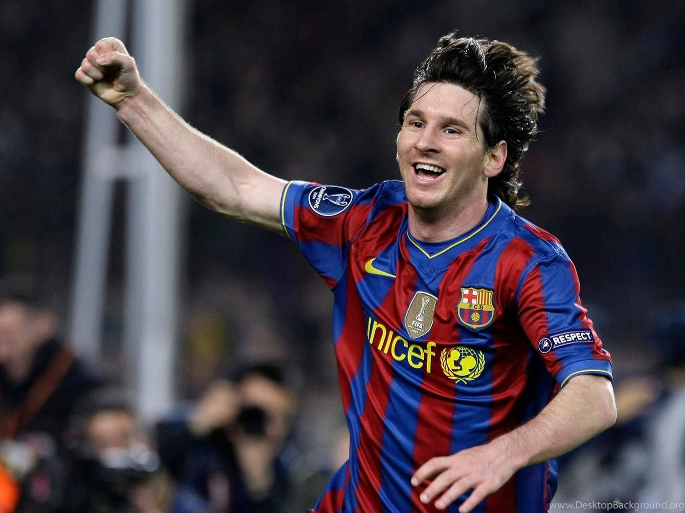 Lionel Messi akitumia nguvu zake za nyota kwa UNICEF Picha ya Ukuta