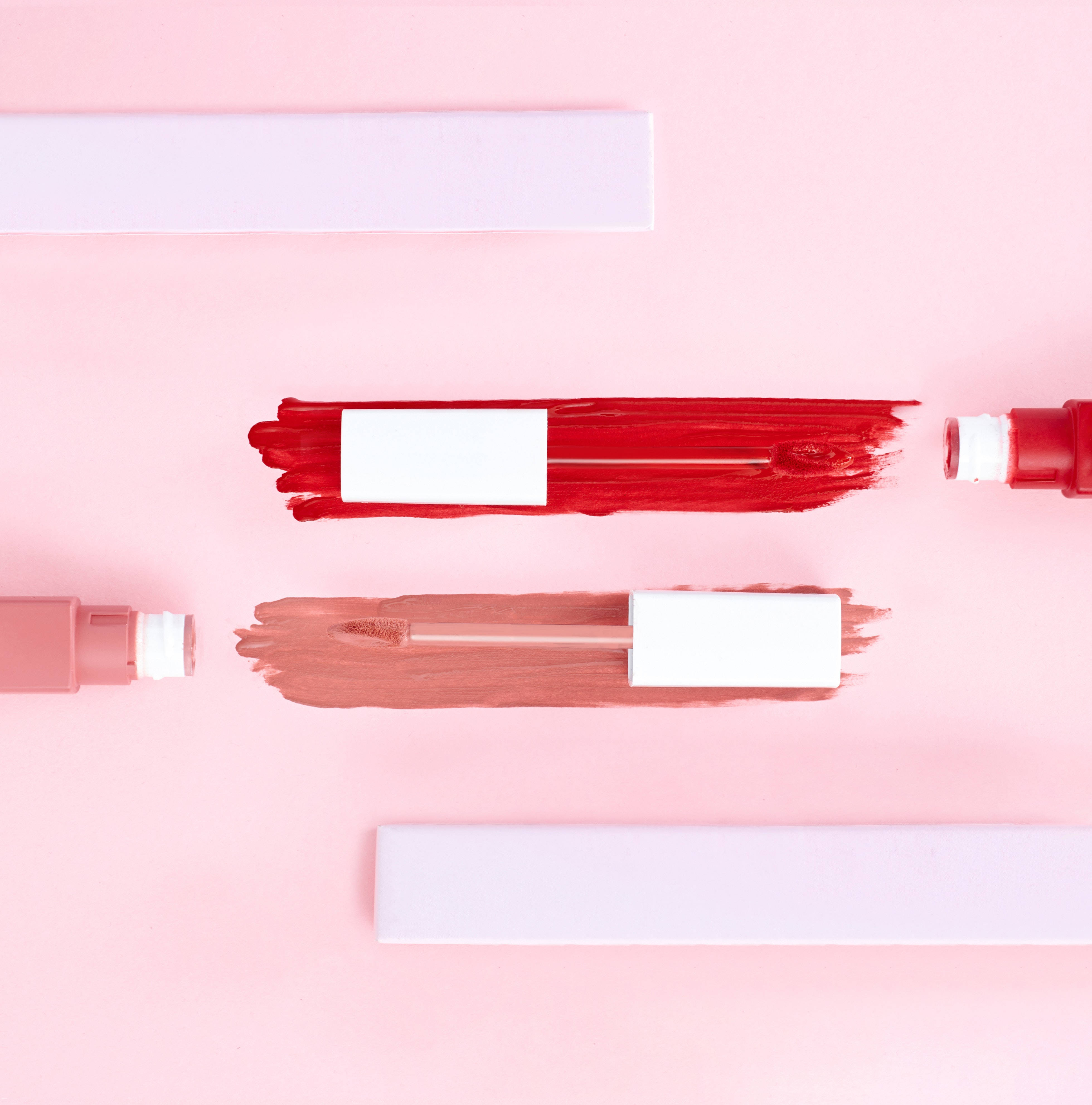 Lipsticks On Pink Background Picha ya Ukuta