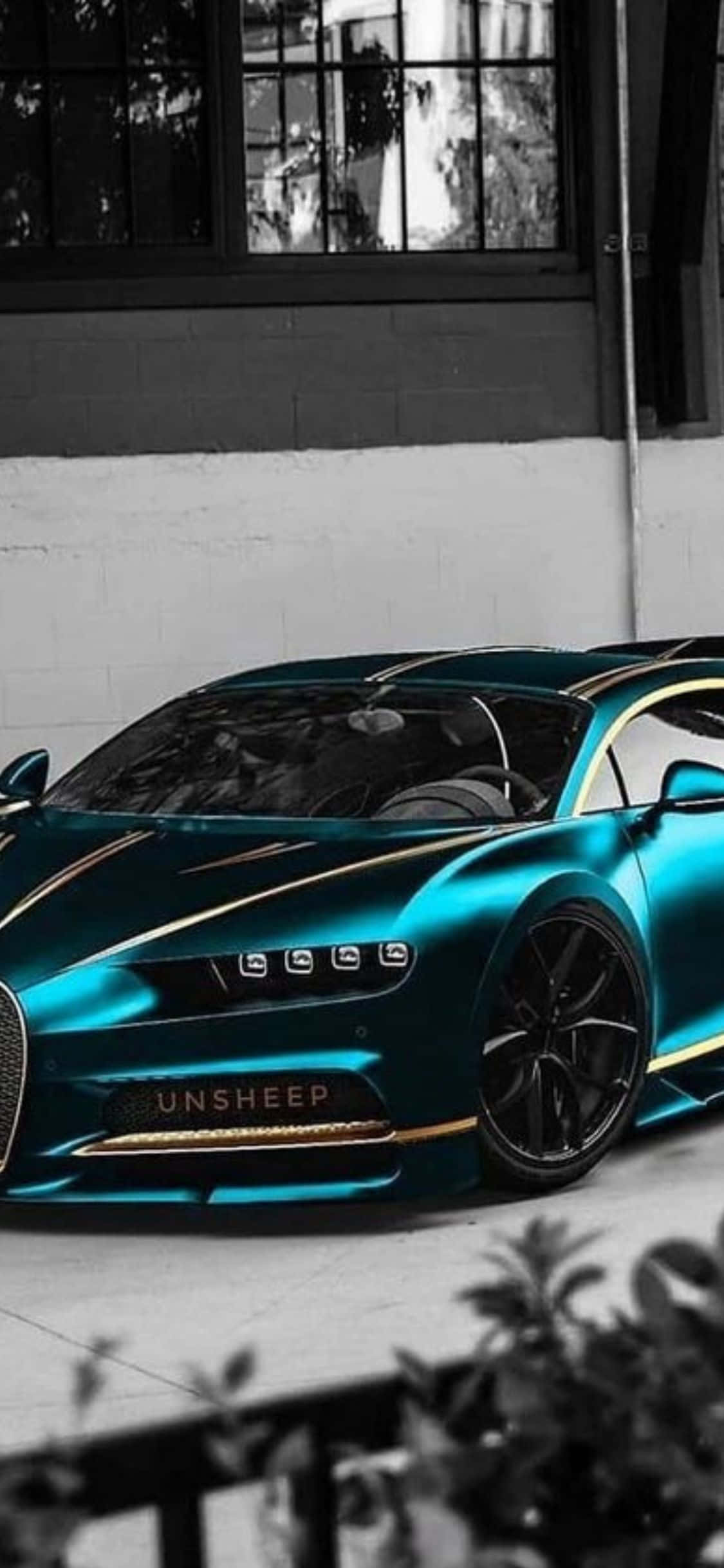 Luxurious Bugatti paired with modern iPhone Xs Picha ya Ukuta