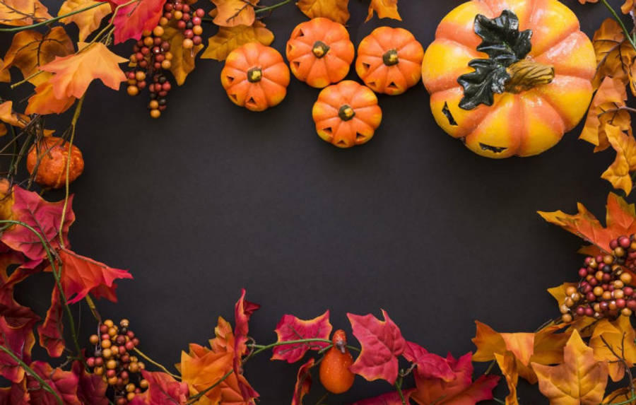 Maboga na Majani ya Halloween Picha ya Ukuta